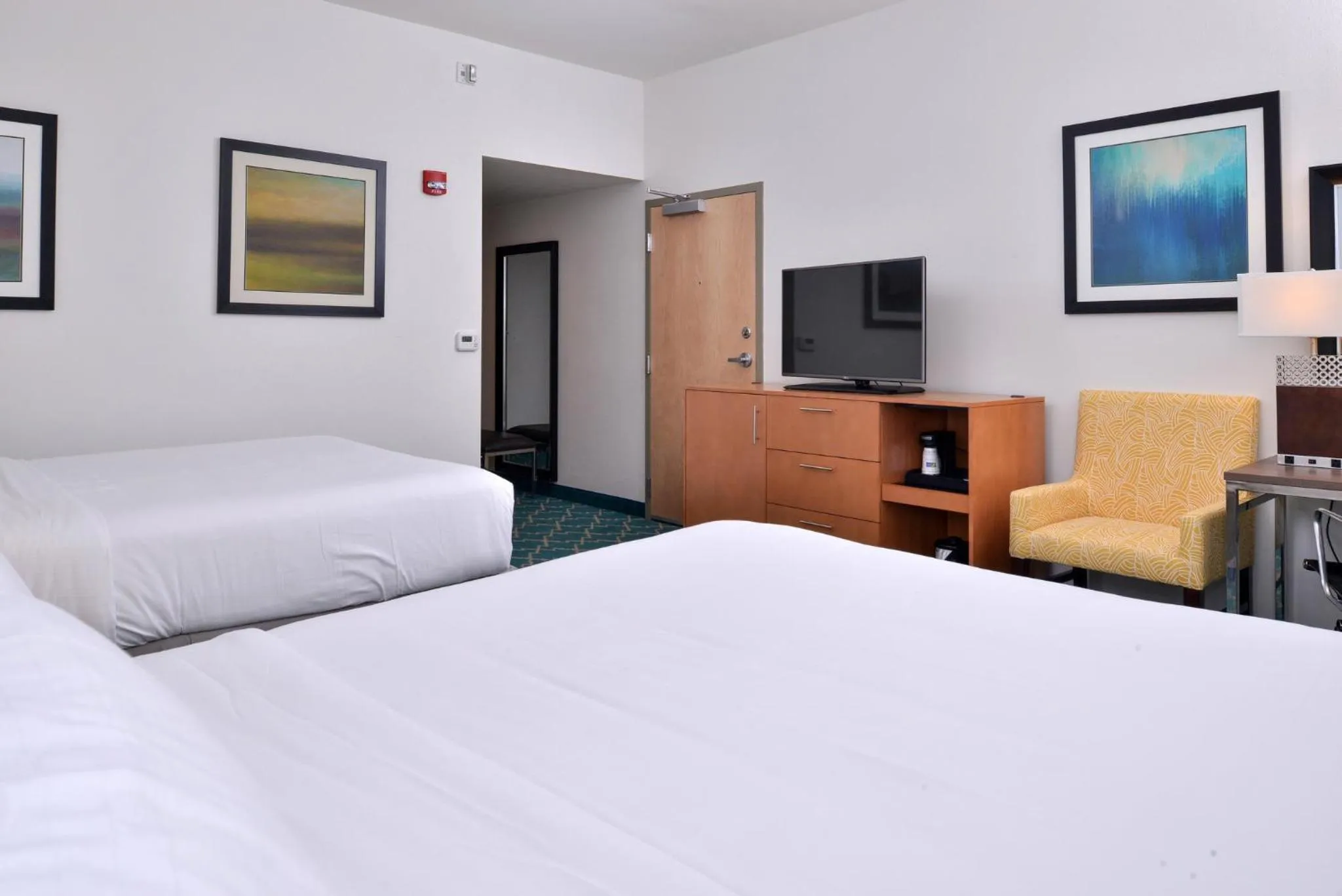 Photo of the whole room, Bed in Holiday Inn Express and Suites West Ocean City by IHG