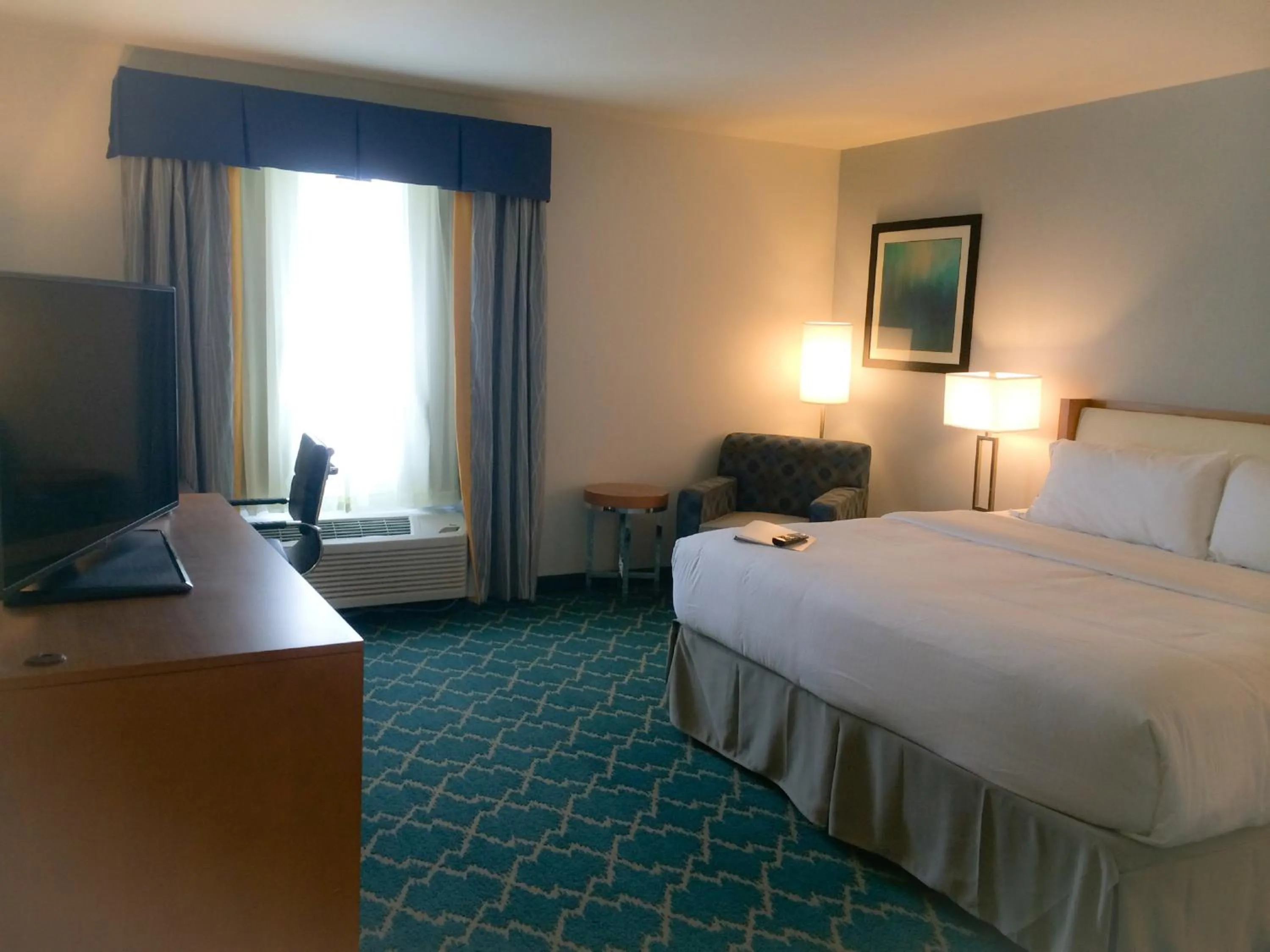 Photo of the whole room, Bed in Holiday Inn Express and Suites West Ocean City by IHG