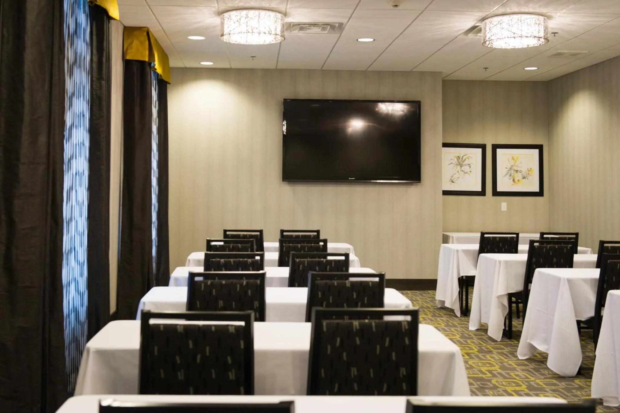Meeting/conference room in Holiday Inn Express and Suites Madison Central by IHG