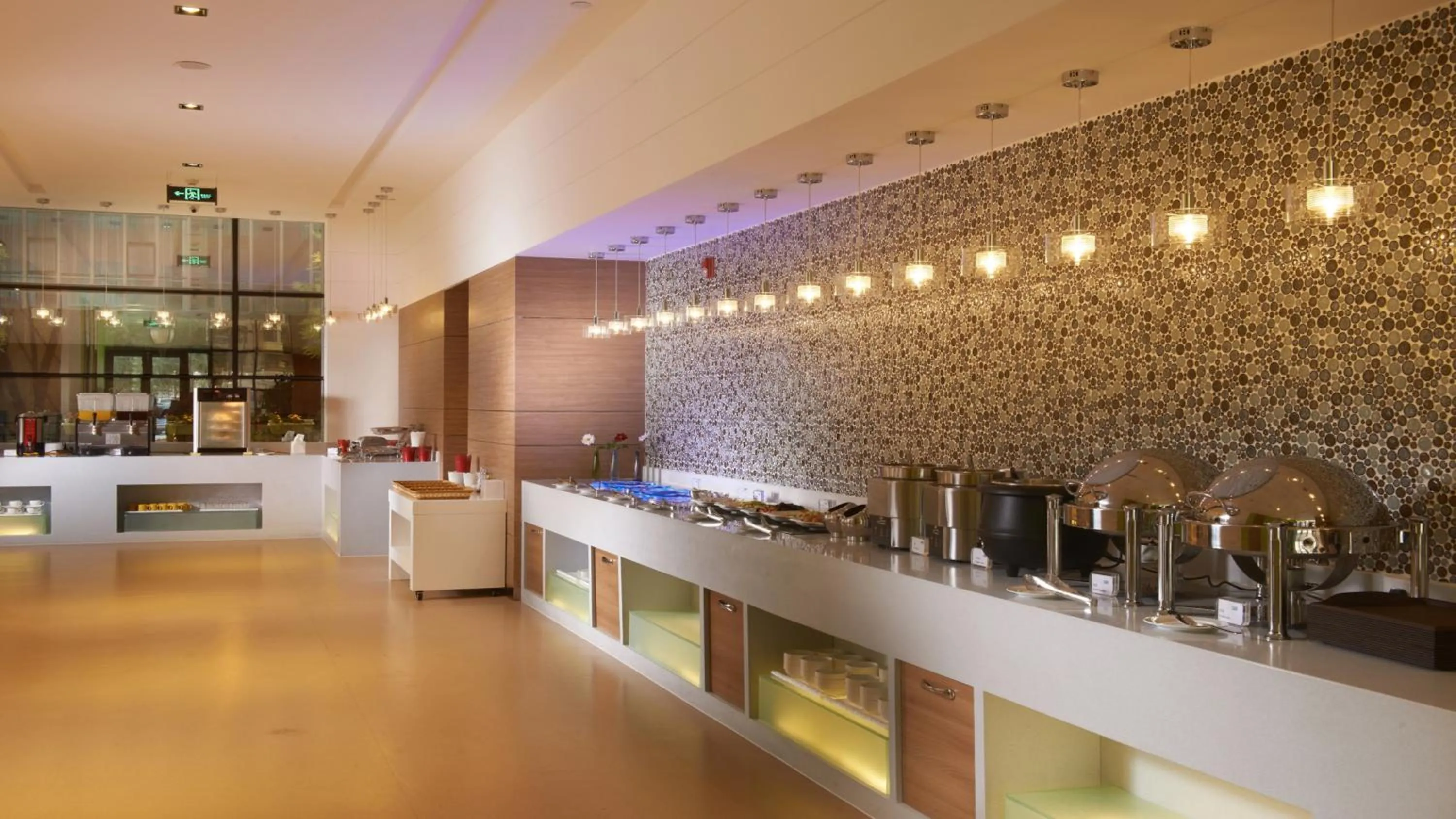 Restaurant/places to eat in Holiday Inn Express Ordos Dongsheng by IHG