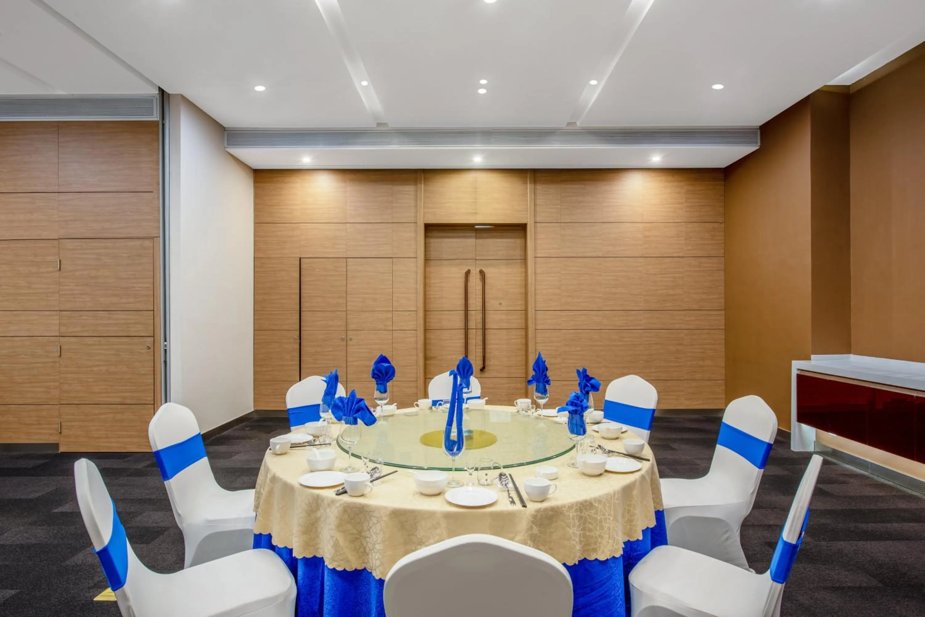 Meeting/conference room in Holiday Inn Express Ordos Dongsheng by IHG