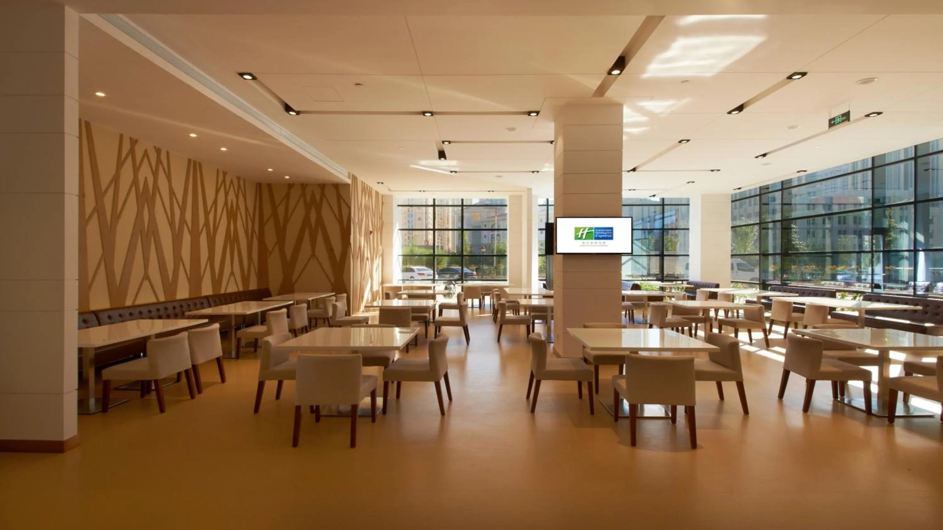 Restaurant/places to eat in Holiday Inn Express Ordos Dongsheng by IHG