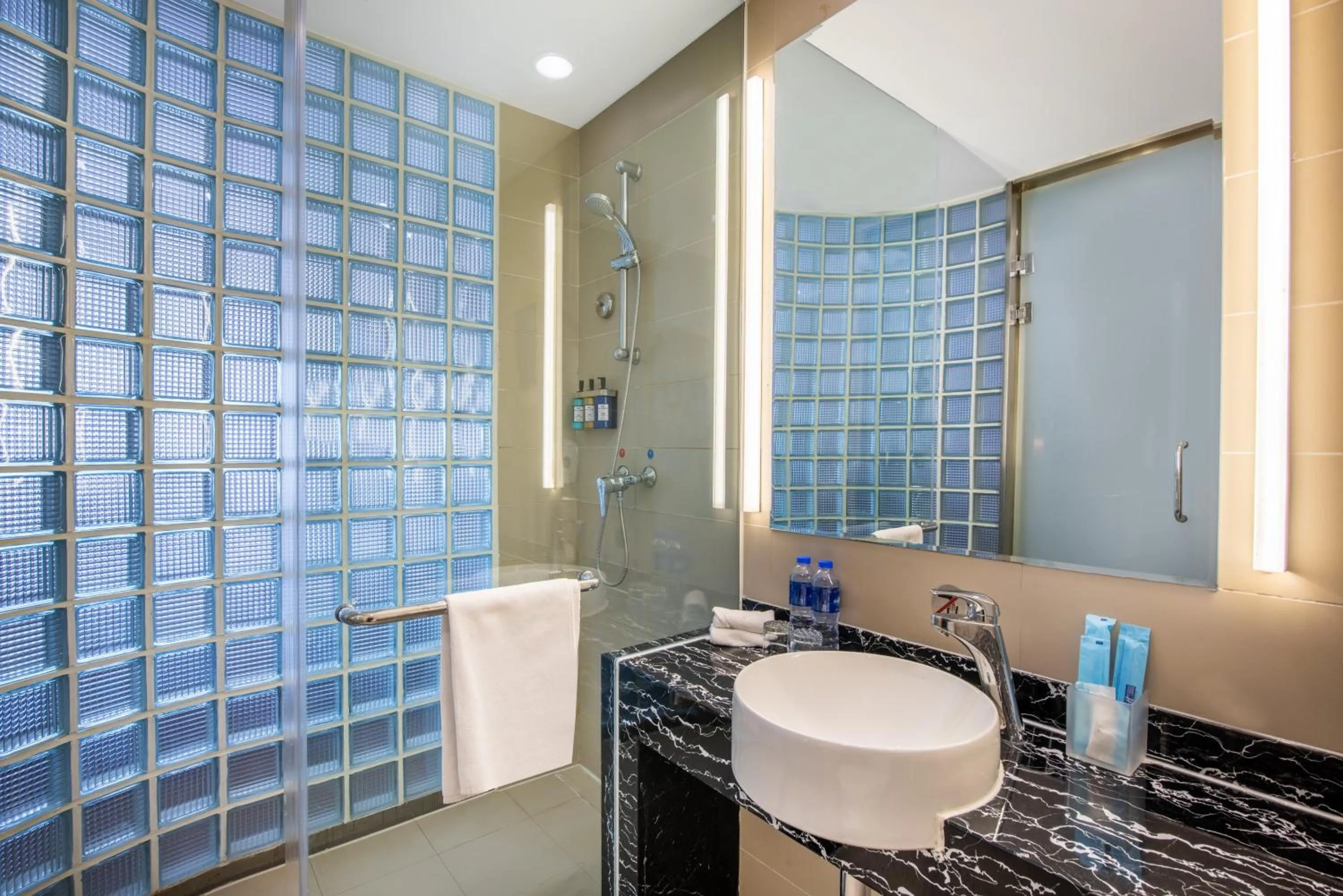 Bathroom in Holiday Inn Express Ordos Dongsheng by IHG