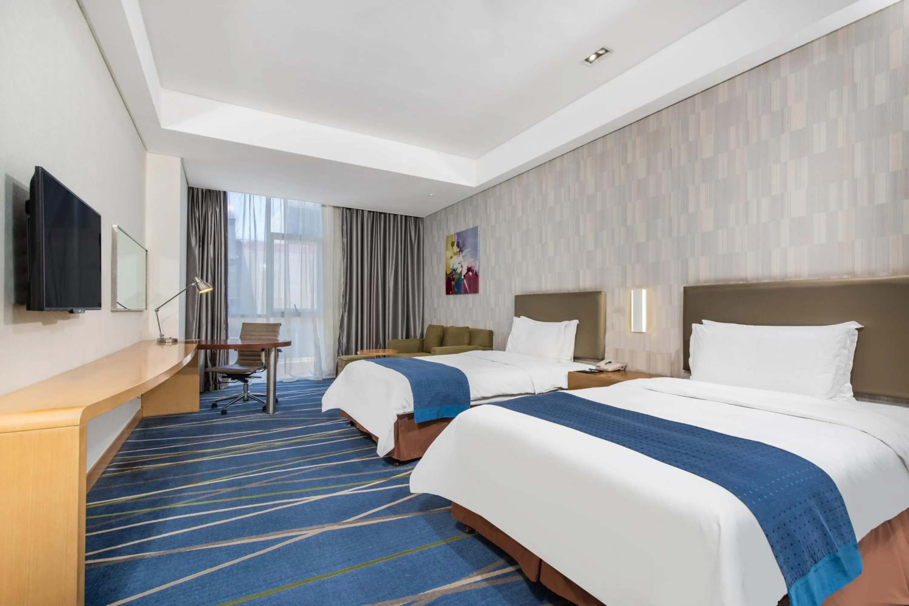 Photo of the whole room, Bed in Holiday Inn Express Zhengzhou Airport by IHG