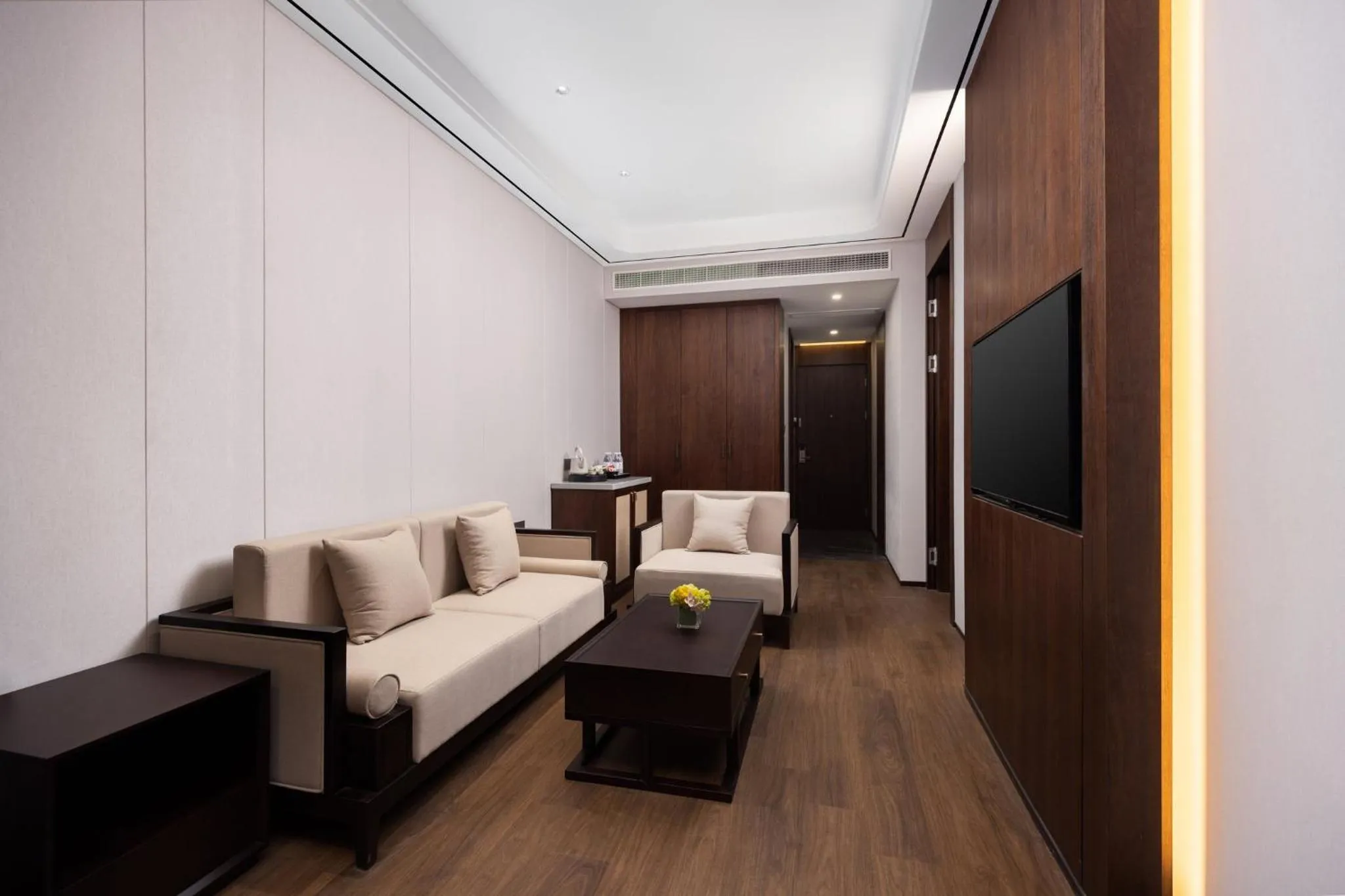 Photo of the whole room in Holiday Inn Express Zhengzhou Airport by IHG