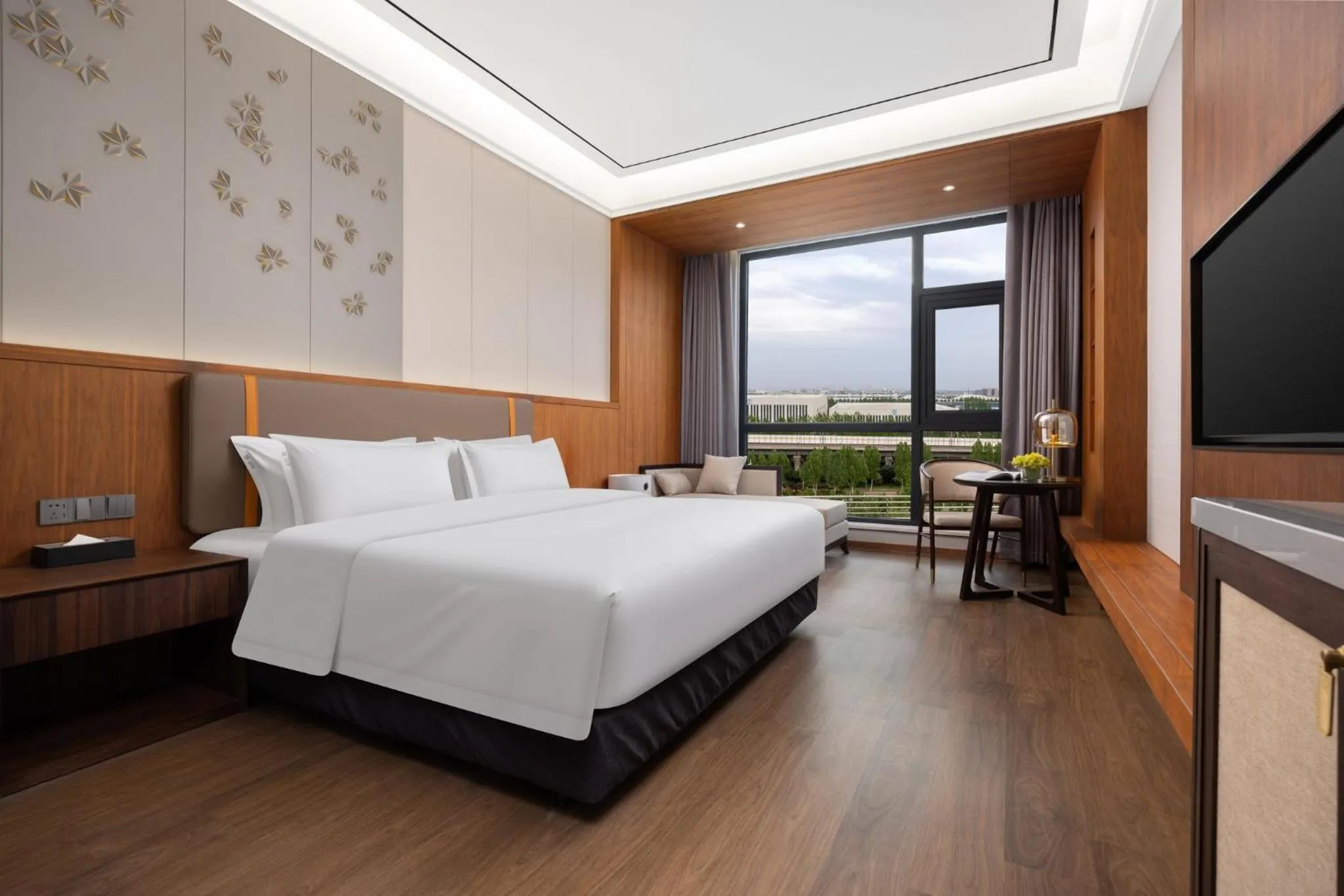 Photo of the whole room, Bed in Holiday Inn Express Zhengzhou Airport by IHG