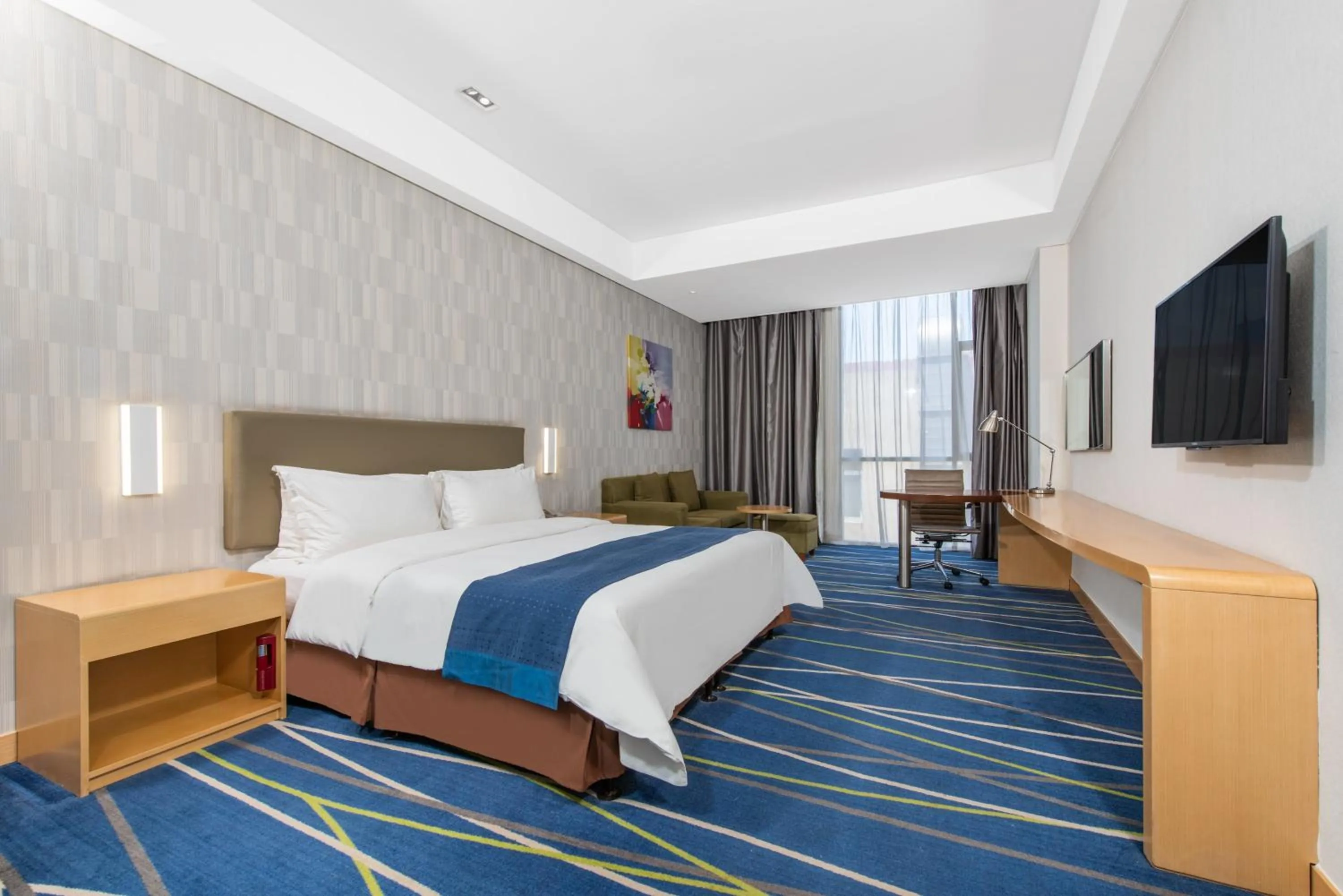 Photo of the whole room, Bed in Holiday Inn Express Zhengzhou Airport by IHG