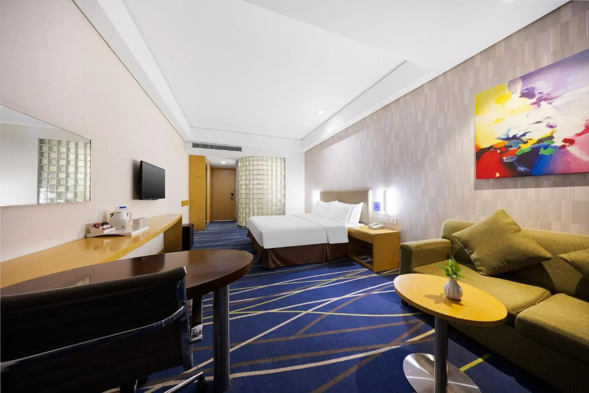 King Room - Accessible - Smoking in Holiday Inn Express Zhengzhou Airport by IHG King Room - Accessible - Smoking in Holiday Inn Express Zhengzhou Airport by IHG