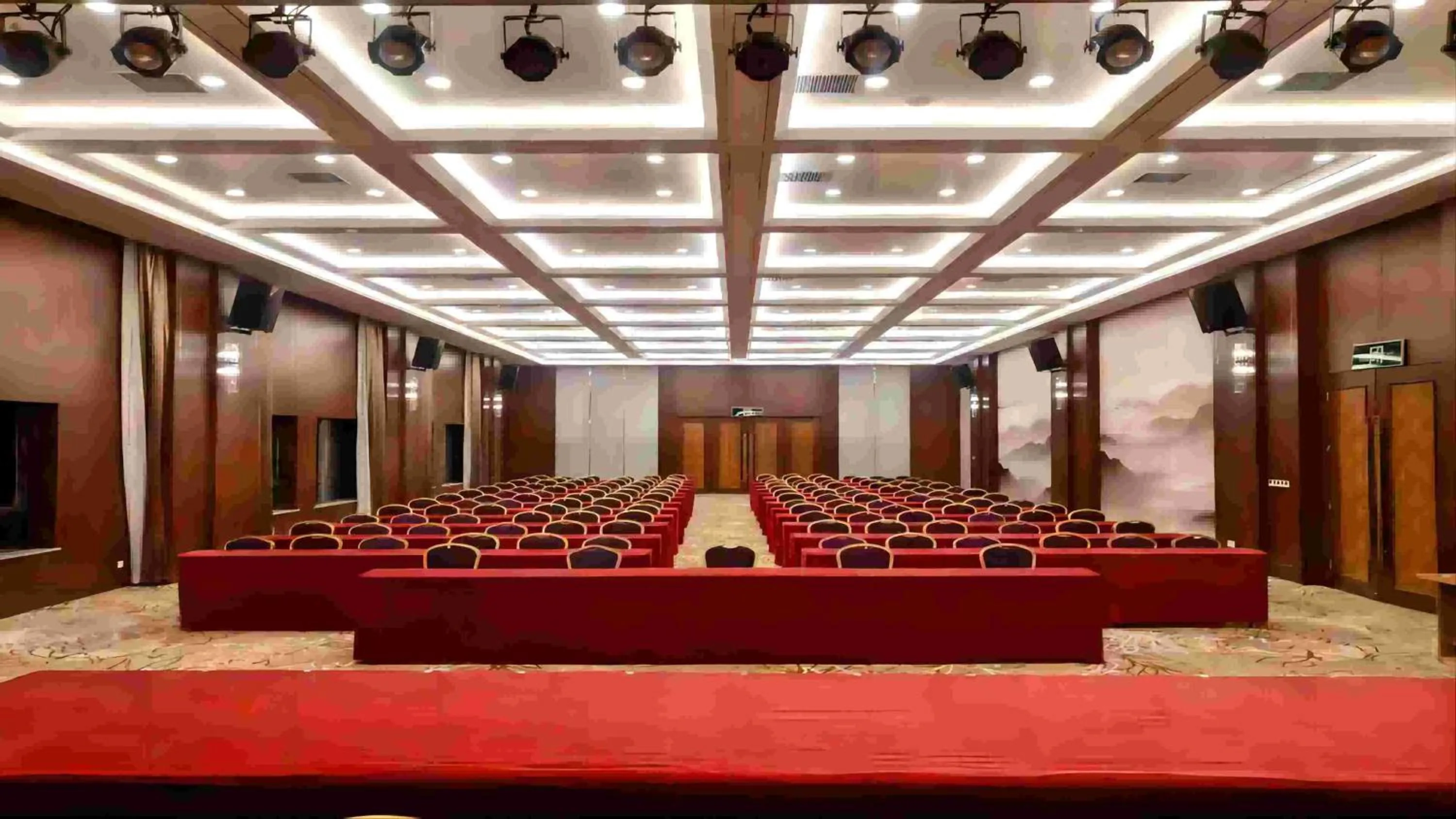 Meeting/conference room in Holiday Inn Express Zhengzhou Airport by IHG