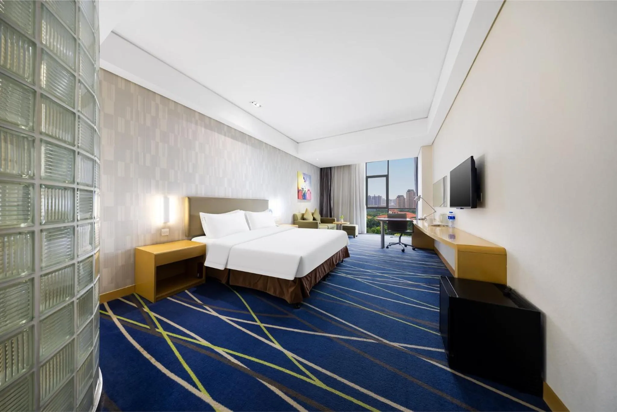 Photo of the whole room, Bed in Holiday Inn Express Zhengzhou Airport by IHG