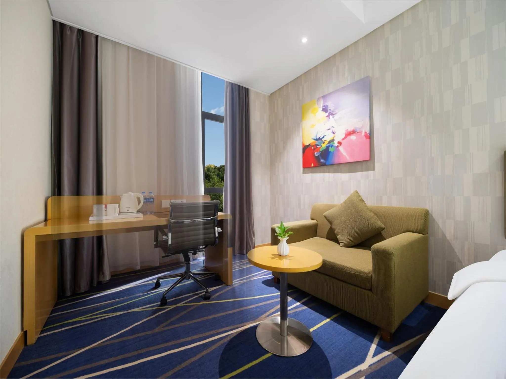 Photo of the whole room in Holiday Inn Express Zhengzhou Airport by IHG