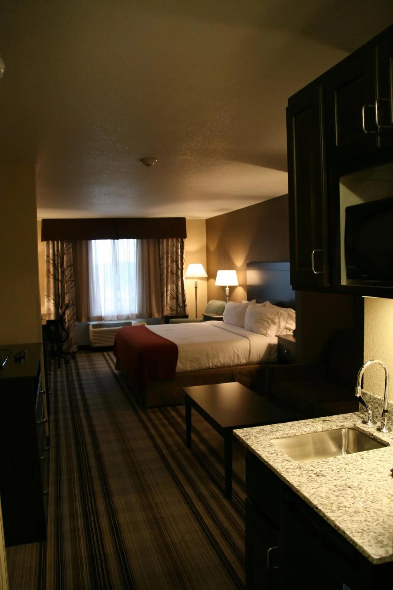 Photo of the whole room, Bed in Holiday Inn Express & Suites Nevada by IHG
