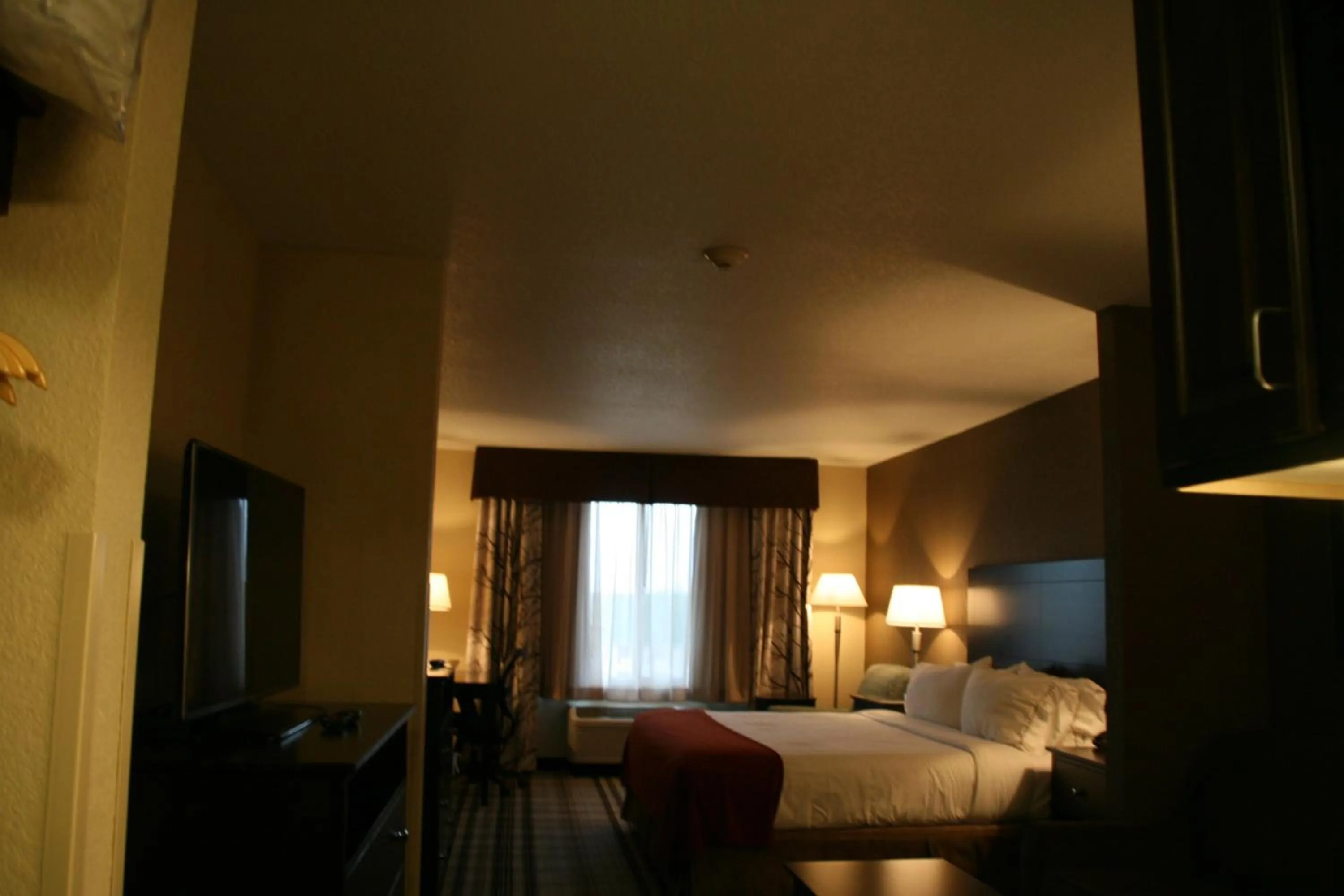 Photo of the whole room, Bed in Holiday Inn Express & Suites Nevada by IHG