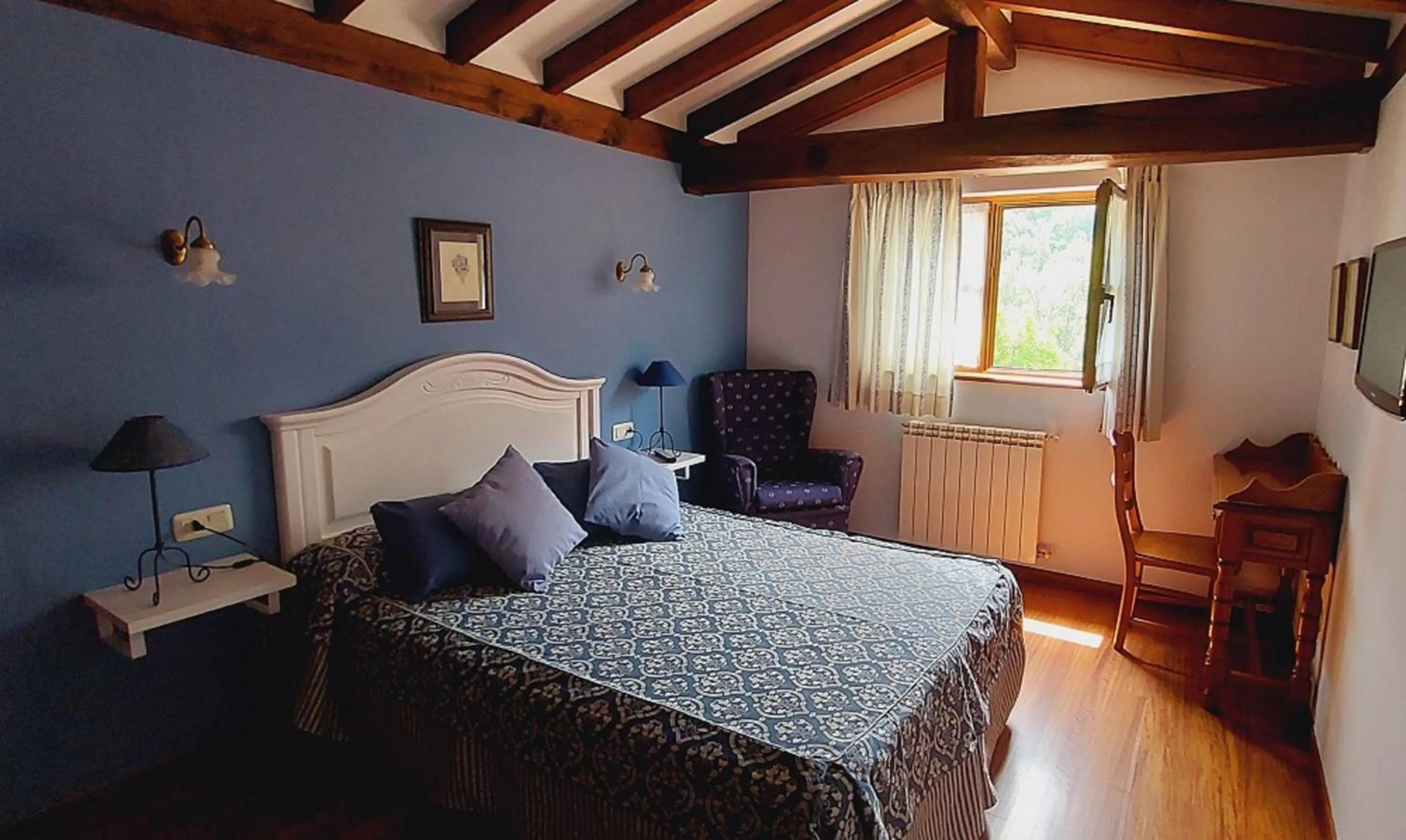 Double Room with Garden View in Picos de Europa Suites and Rooms
