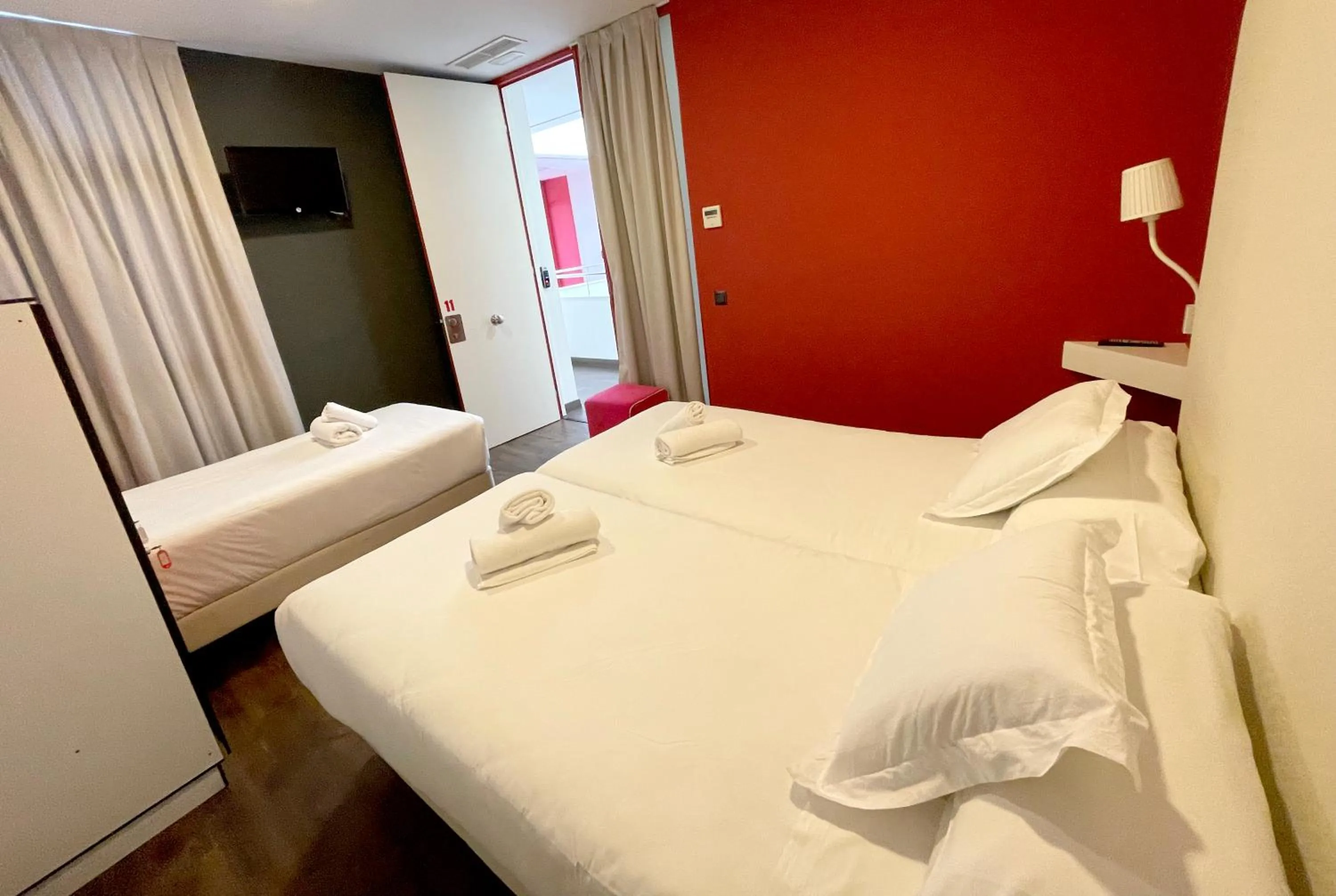 Photo of the whole room, Bed in Ritual Alameda Sevilla