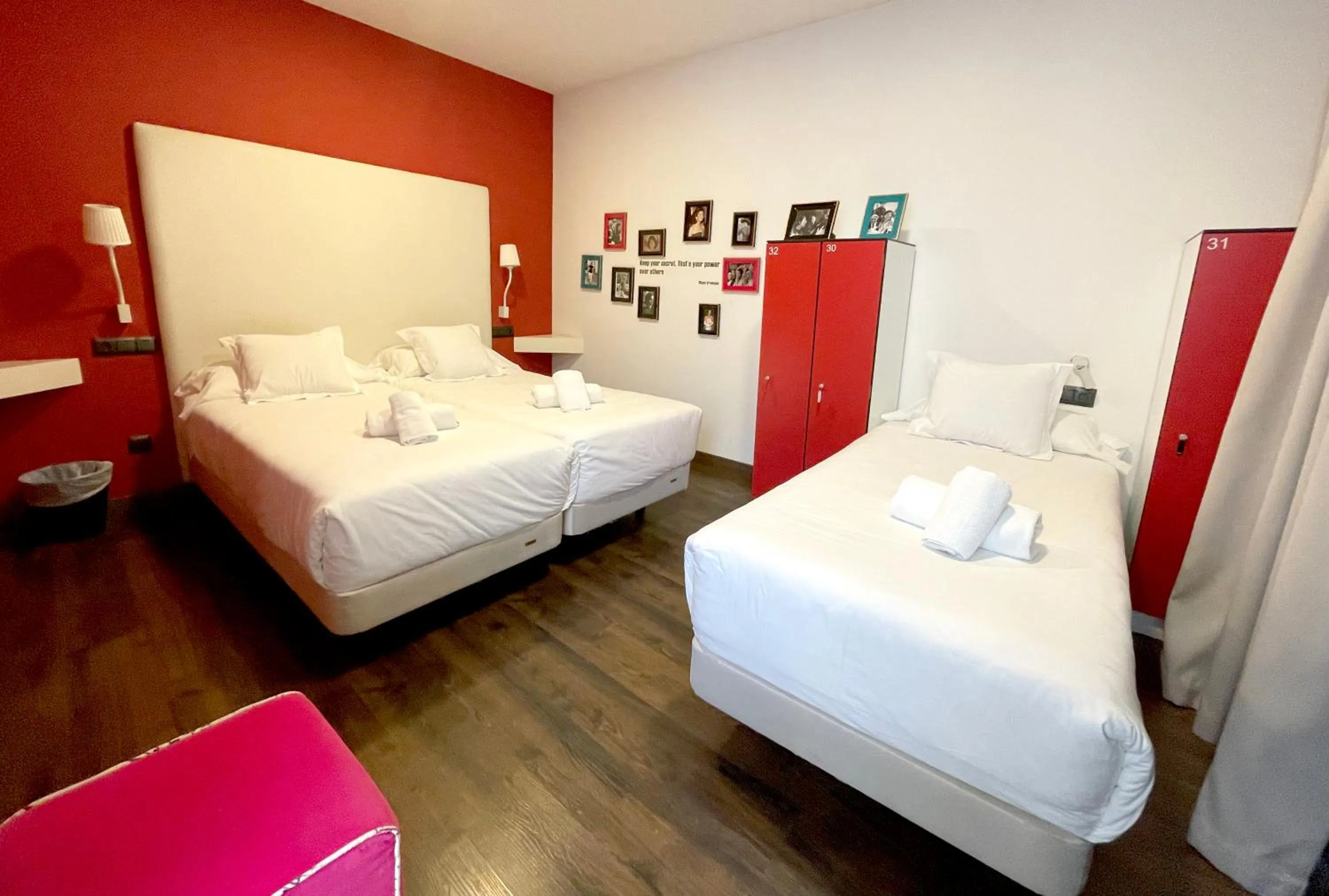 Photo of the whole room, Bed in Ritual Alameda Sevilla