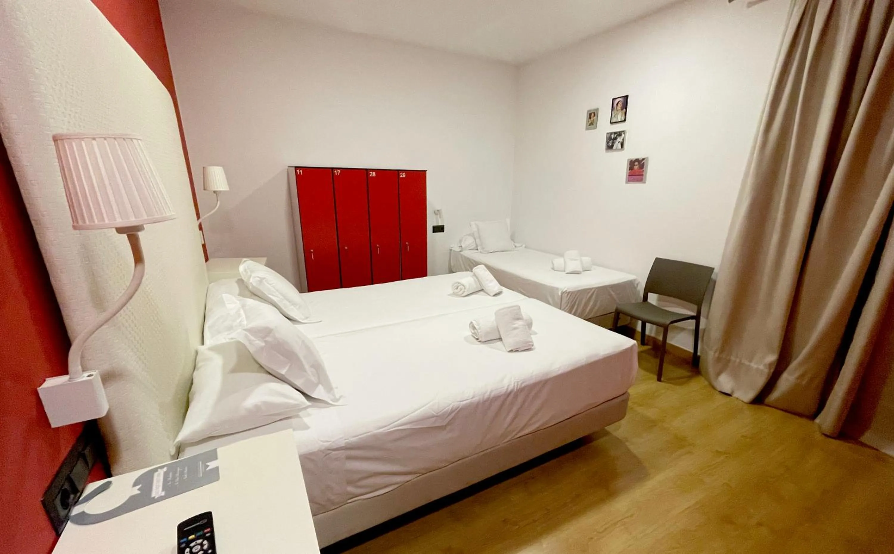 Photo of the whole room, Bed in Ritual Alameda Sevilla