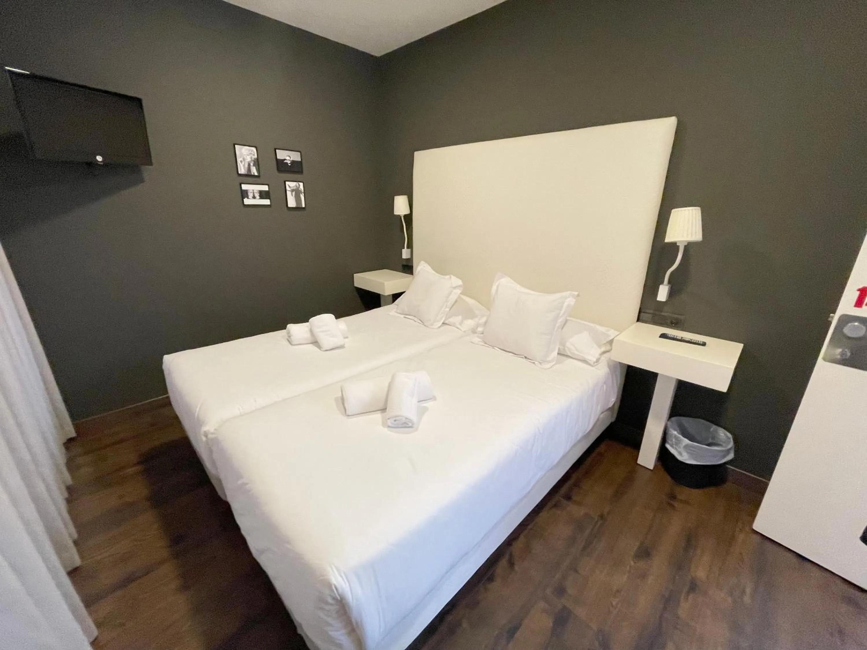 Photo of the whole room, Bed in Ritual Alameda Sevilla