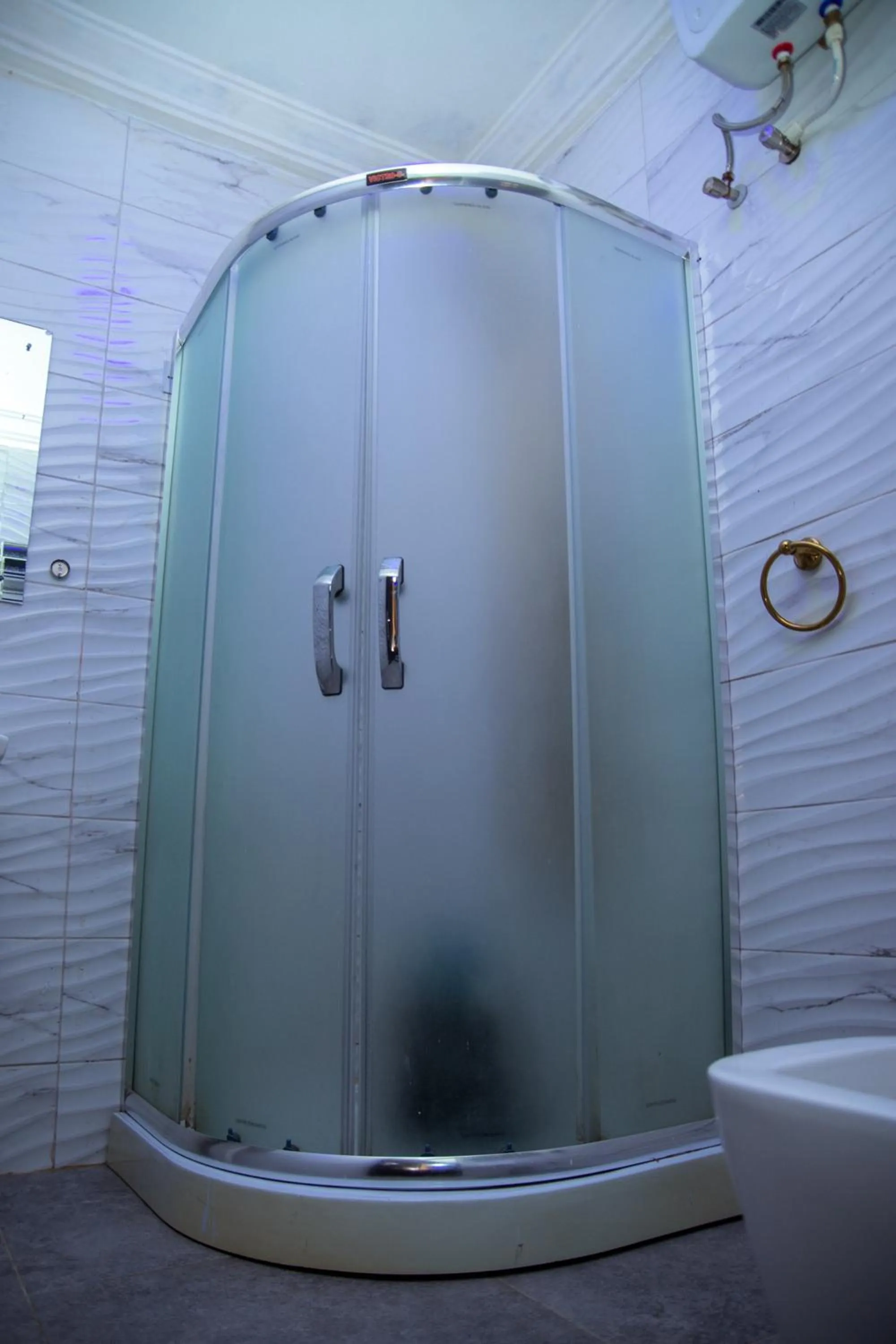 Shower in Haffy Executive Hotels and Suite