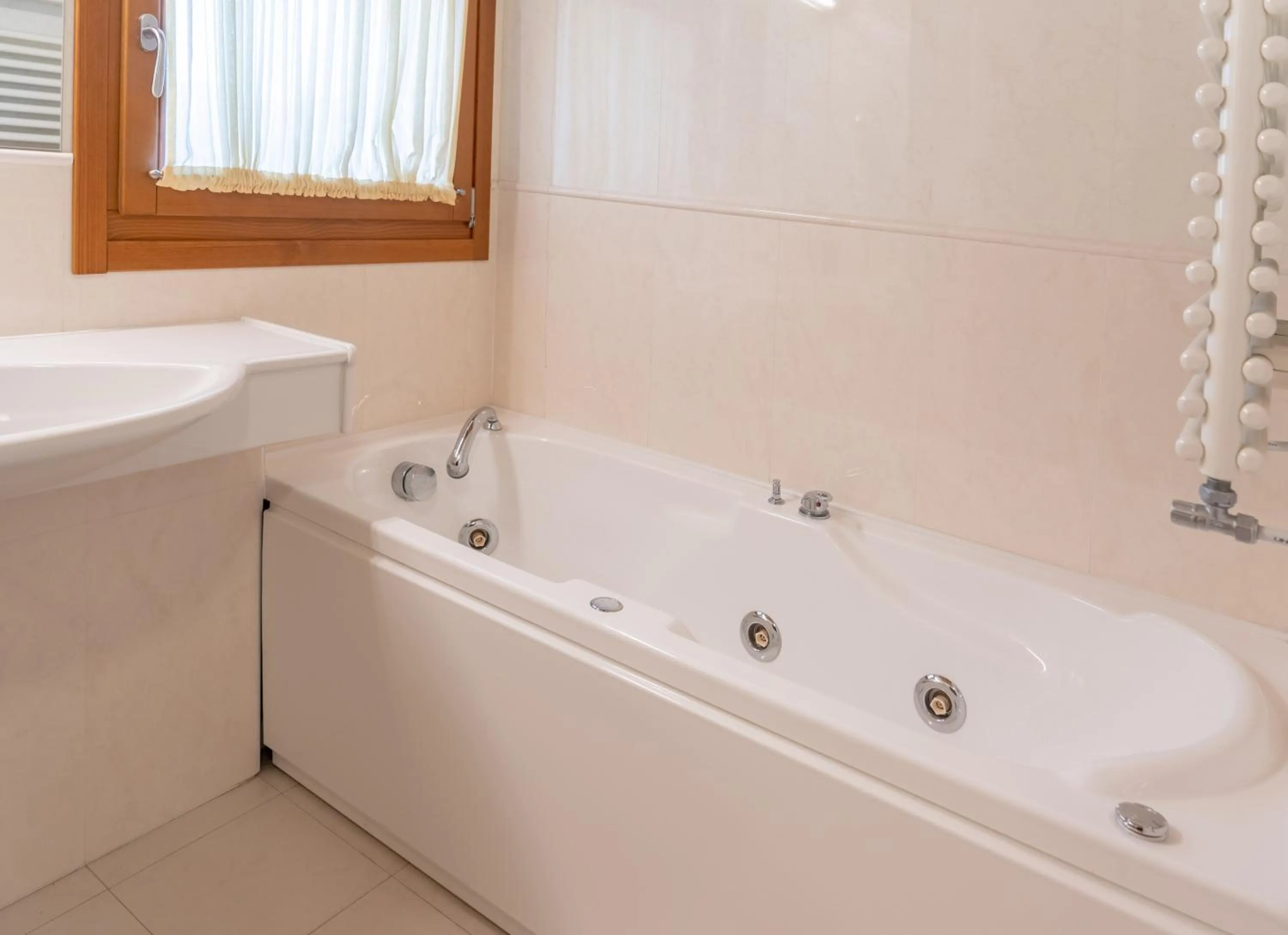 Hot Tub in Hotel Canova Sport & Relax