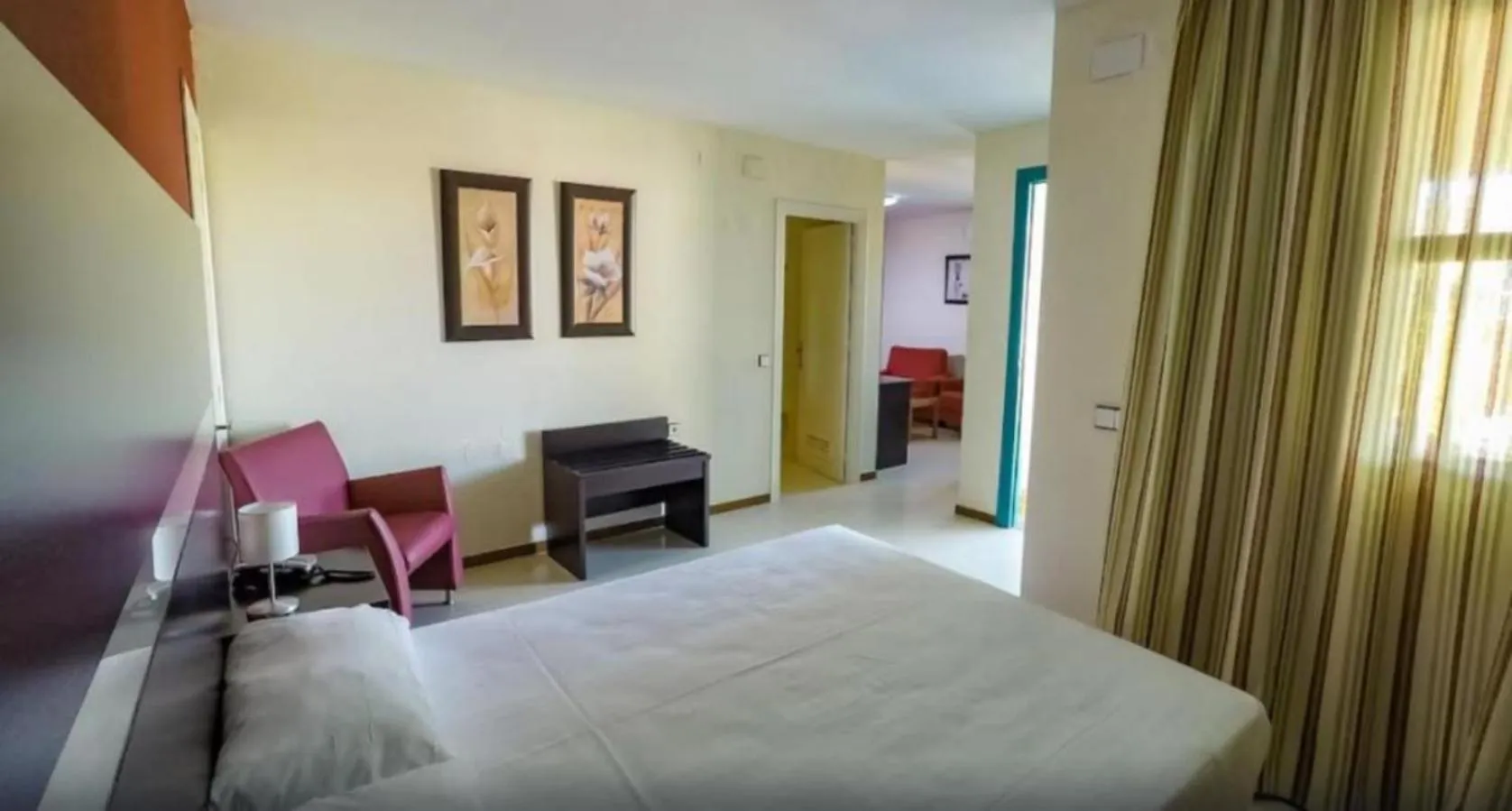 Photo of the whole room, Bed in Hospedium Hotel Sky Blu Torre de Sevilla