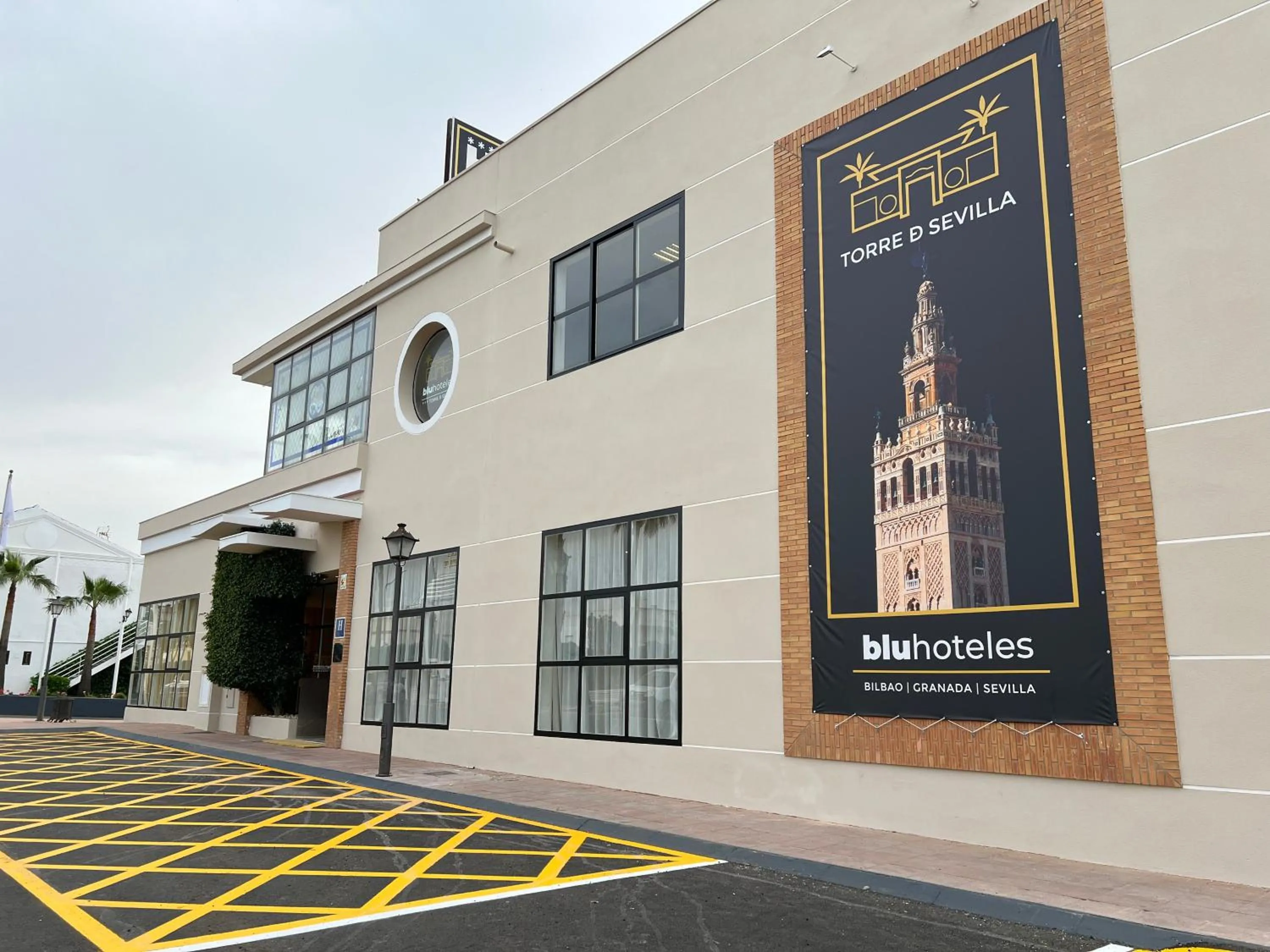Facade/entrance in Hospedium Hotel Sky Blu Torre de Sevilla