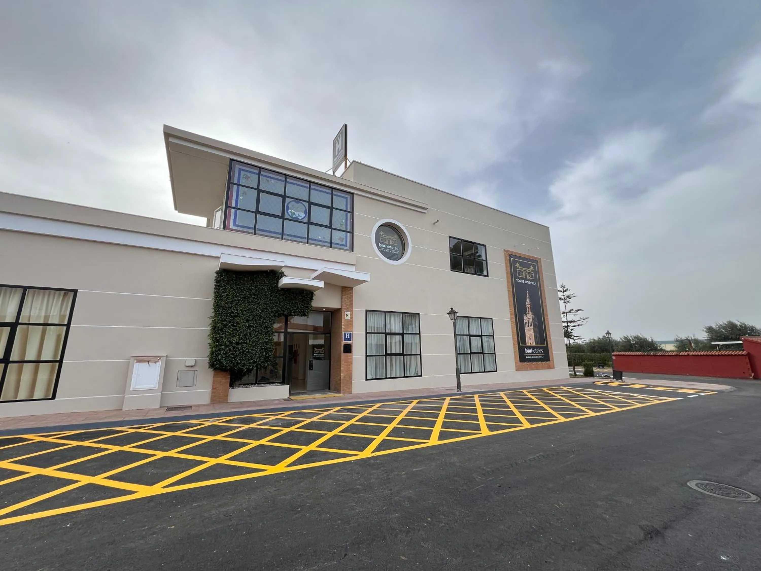 Facade/entrance in Hospedium Hotel Sky Blu Torre de Sevilla