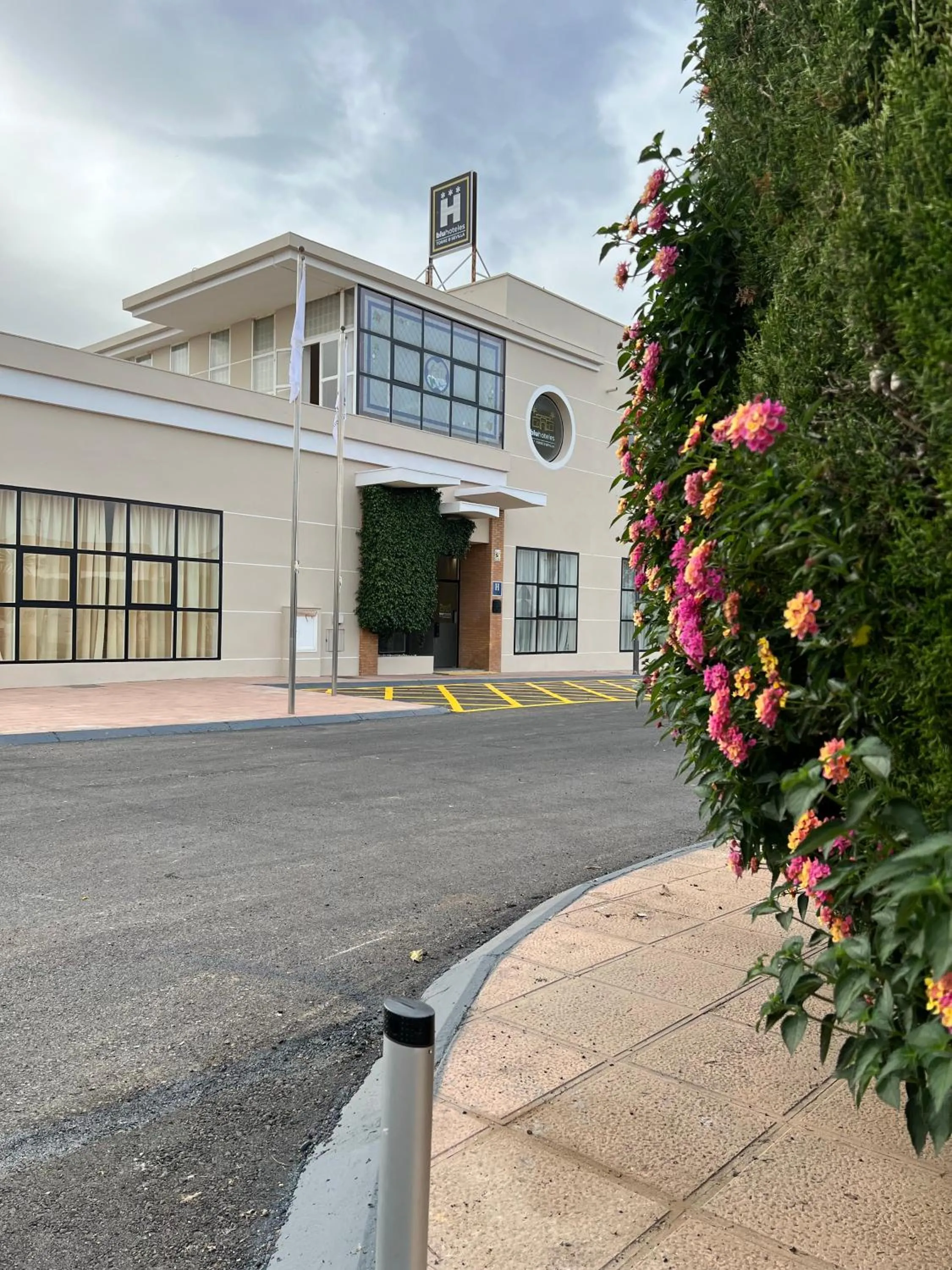 Off site in Hospedium Hotel Sky Blu Torre de Sevilla