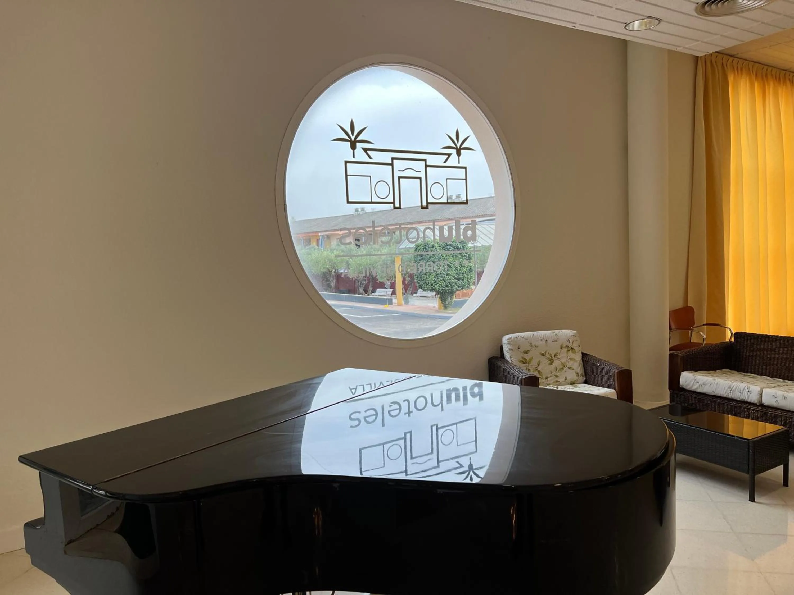 Living room, Bed in Hospedium Hotel Sky Blu Torre de Sevilla