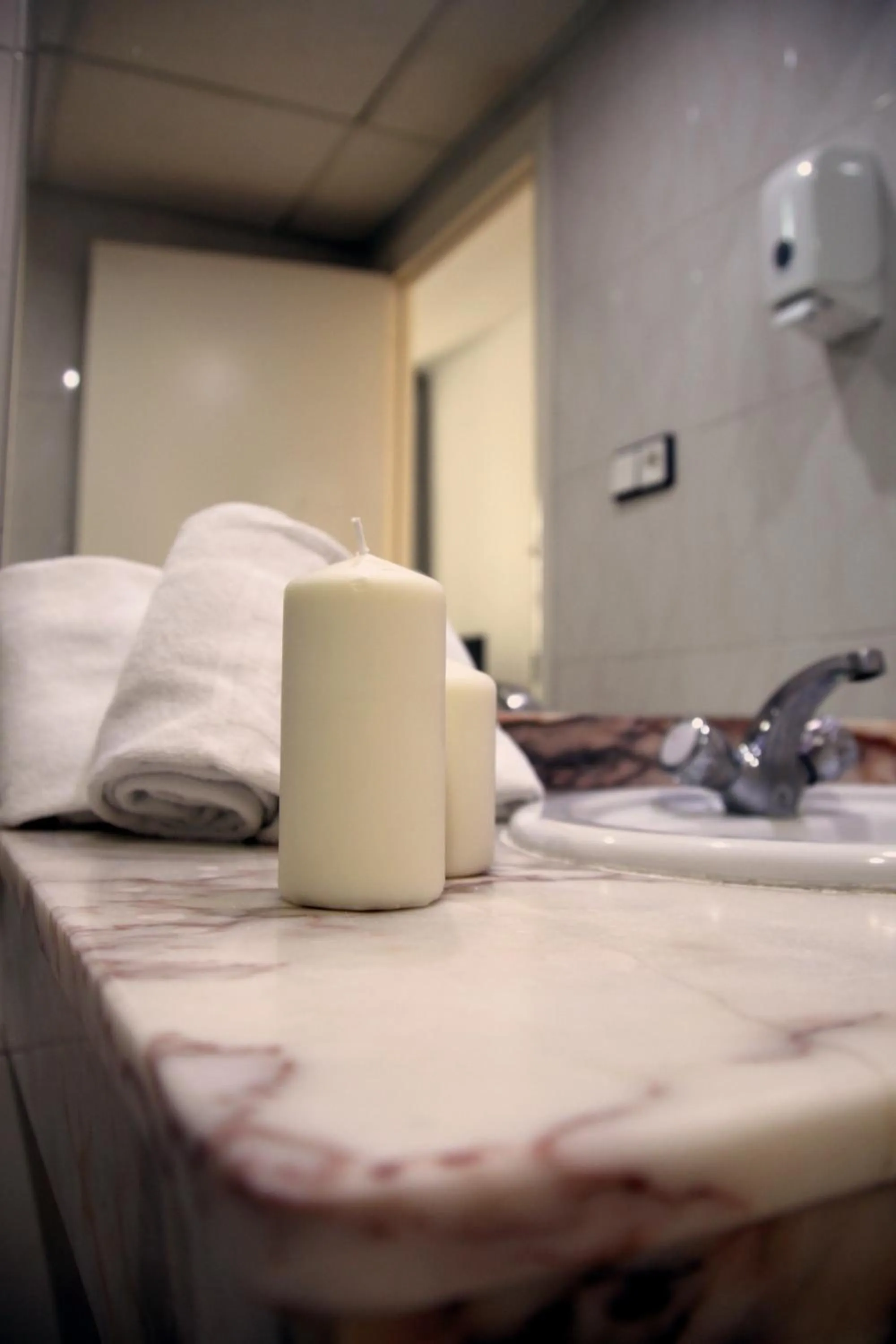 Bathroom, Bed in Hospedium Hotel Sky Blu Torre de Sevilla