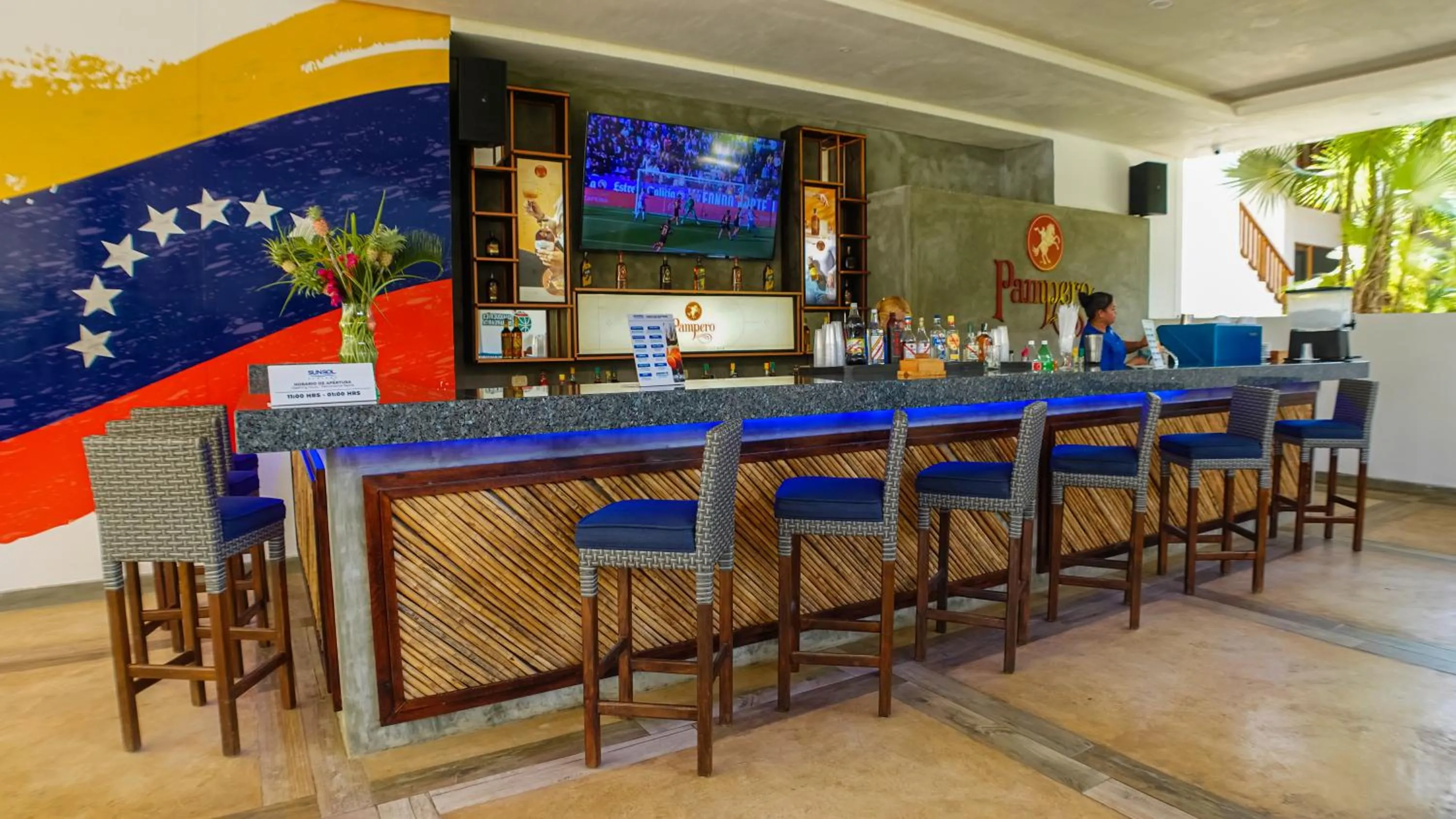 Communal lounge/ TV room in Sunsol Ecoland