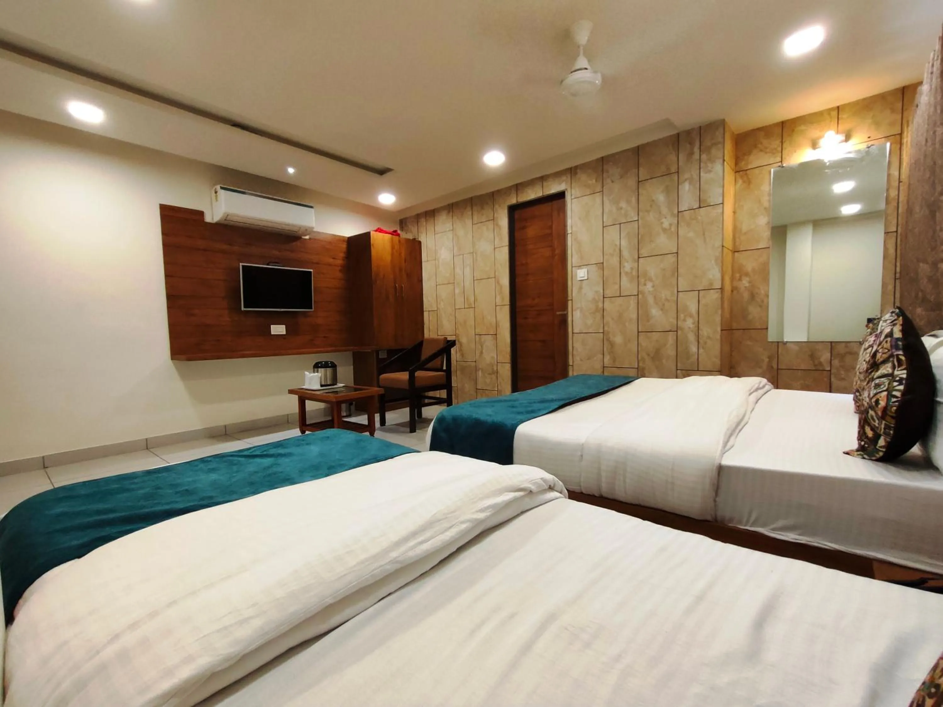 Bedroom, Bed in Hotel Kinara