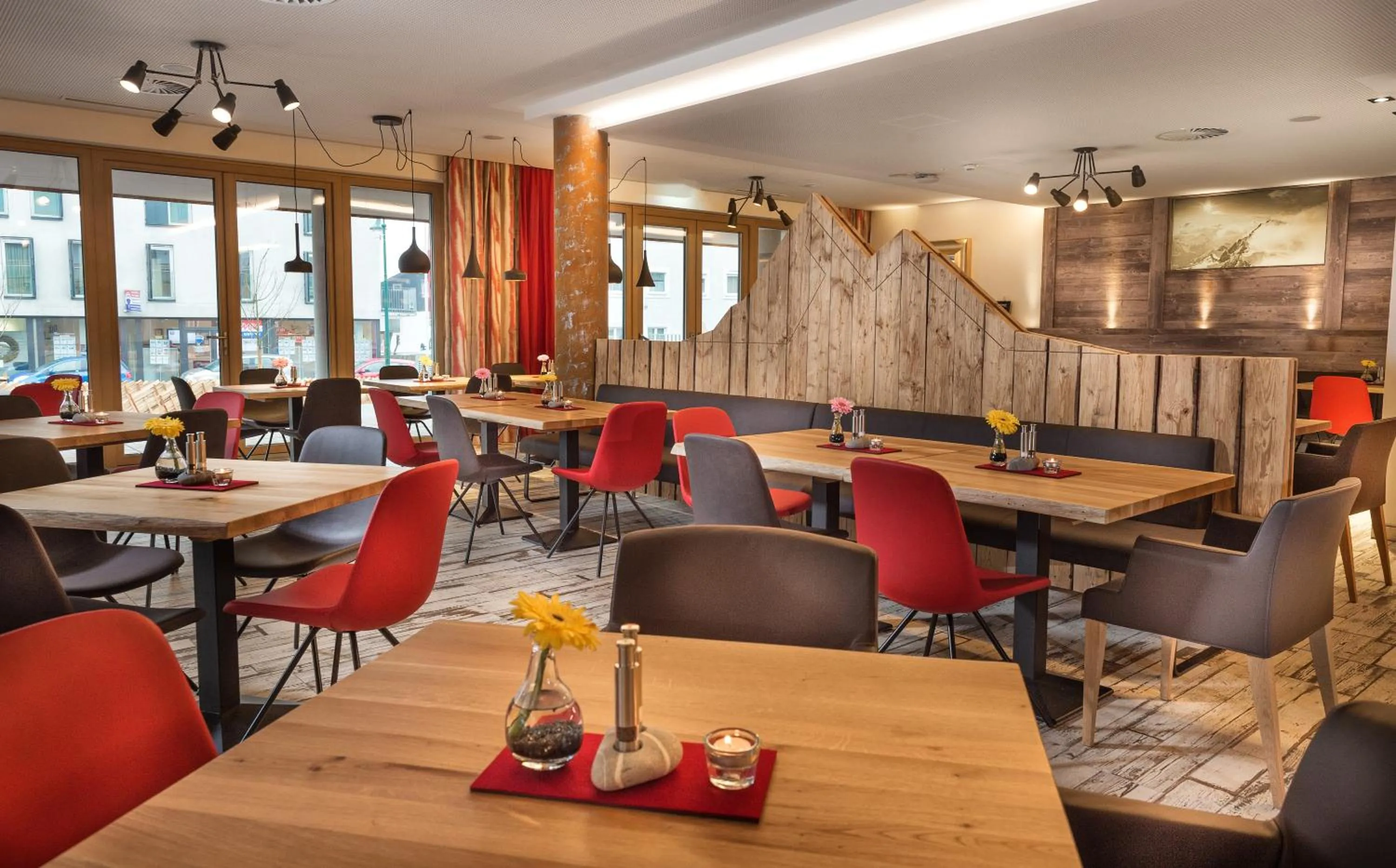 Restaurant/places to eat in AlpenParks Hotel & Apartment Central Zell am See