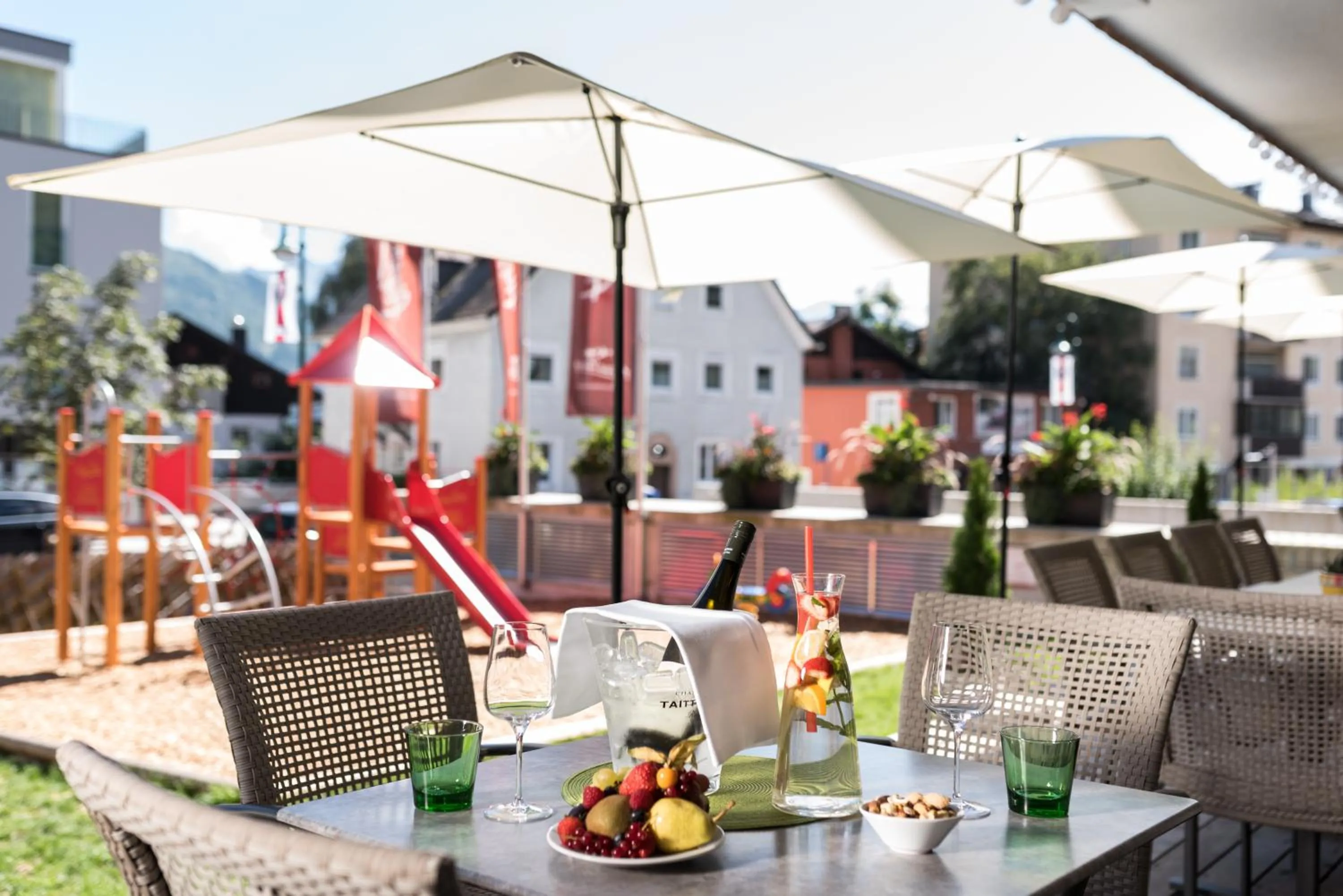 Restaurant/places to eat in AlpenParks Hotel & Apartment Central Zell am See