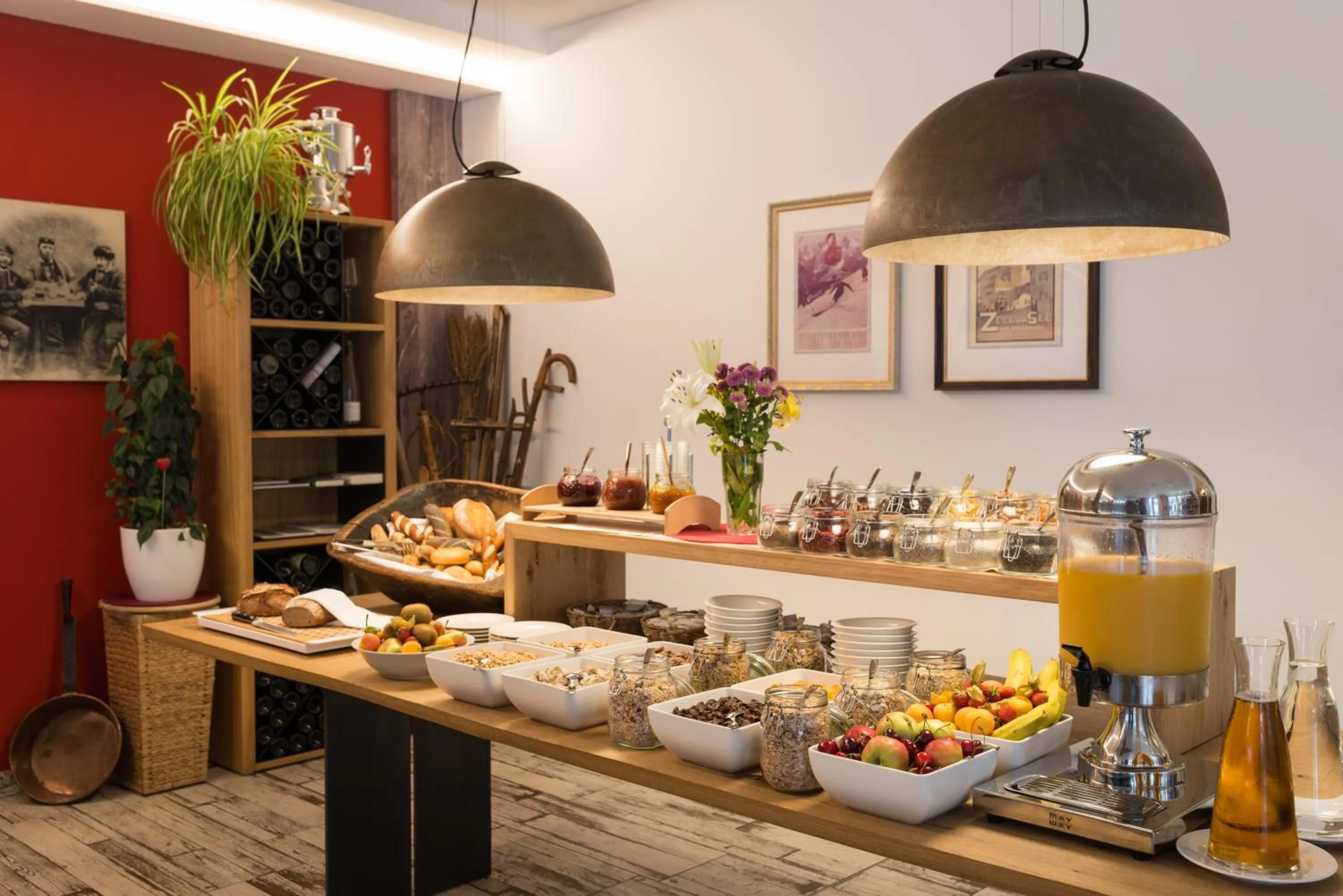 Breakfast in AlpenParks Hotel & Apartment Central Zell am See