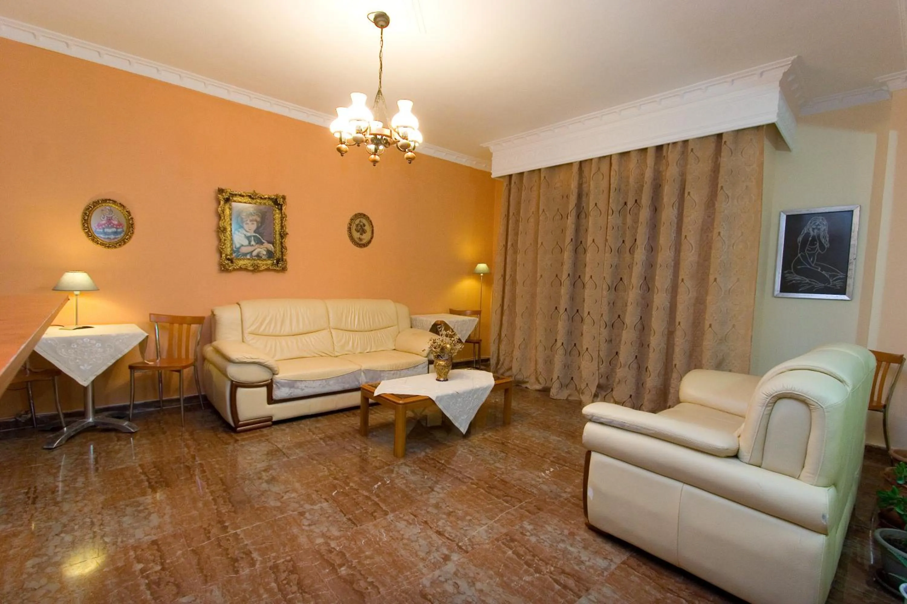 Communal lounge/ TV room in Orion Studios