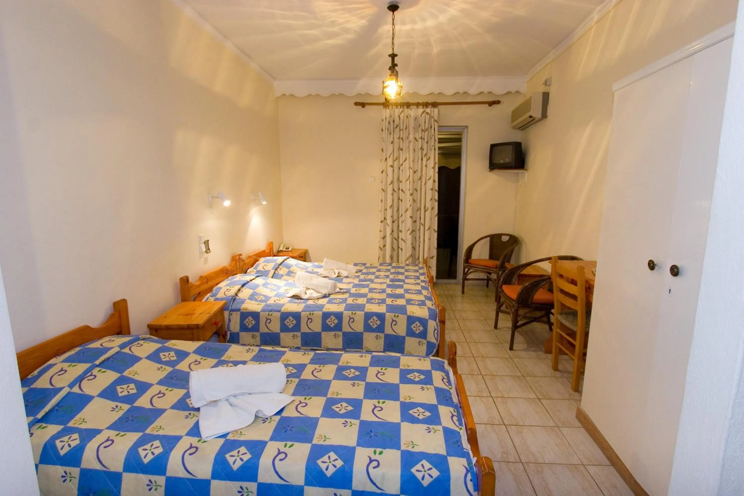 Shower, Bed in Orion Studios