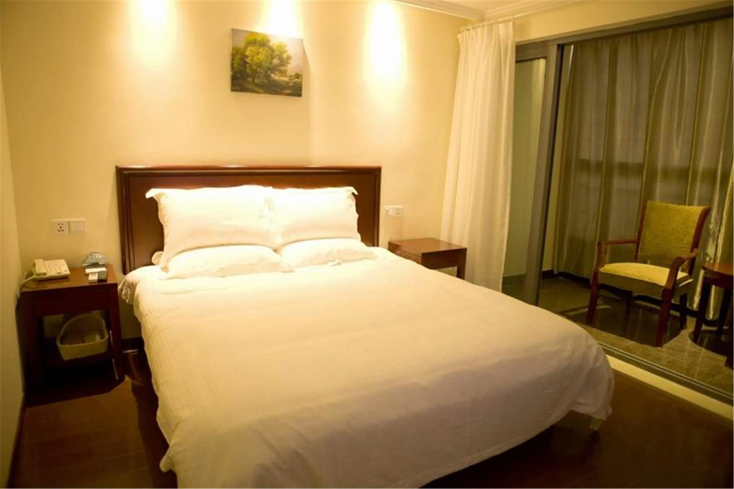 Bed in GreeTree Inn JiangSu Suzhou Taiping High-speed North Station Express Hotel