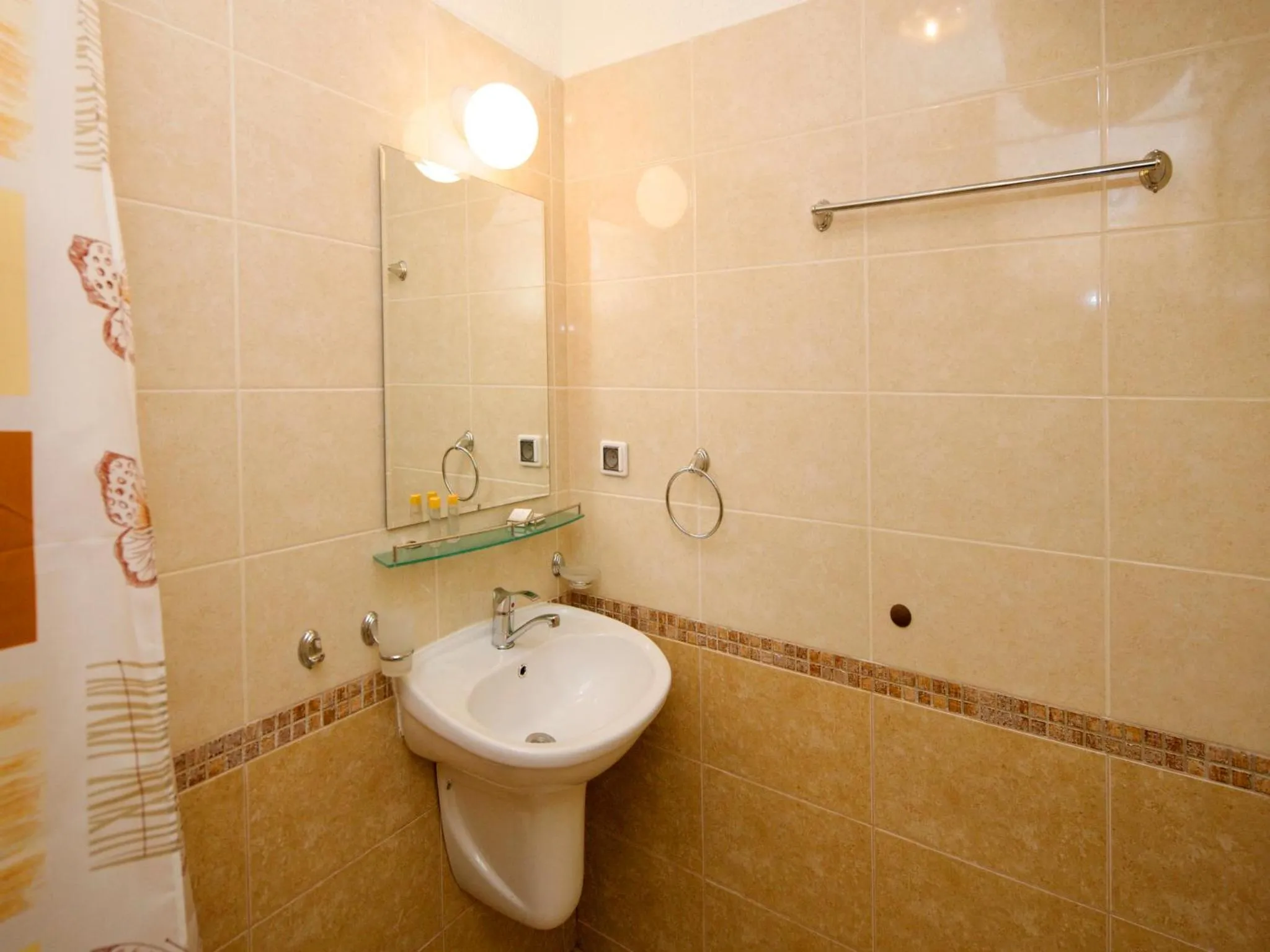 Bathroom in Hotel Golden Ina - All Inclusive - Beachfront