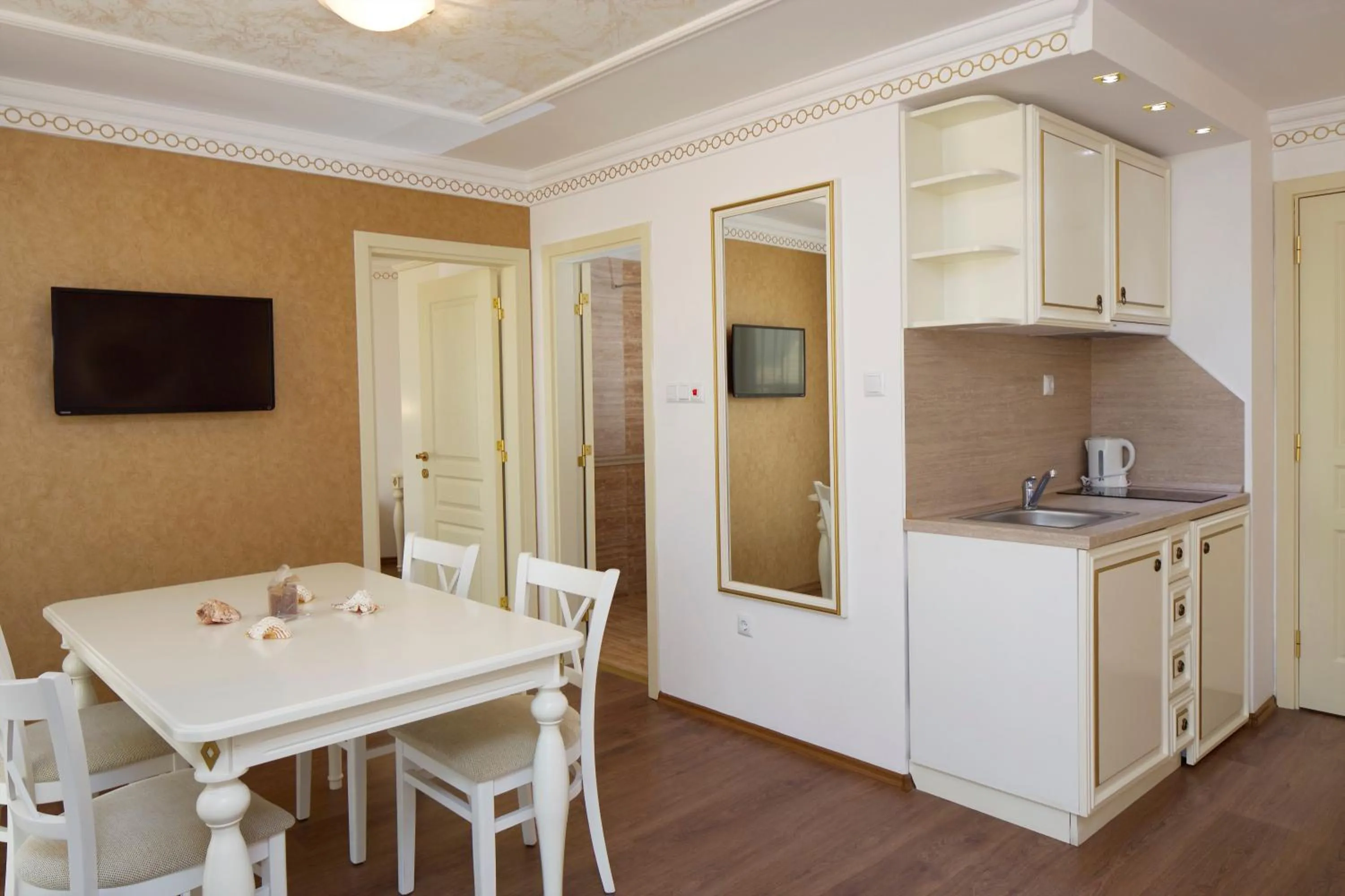 Kitchen or kitchenette in Hotel Golden Ina - All Inclusive - Beachfront