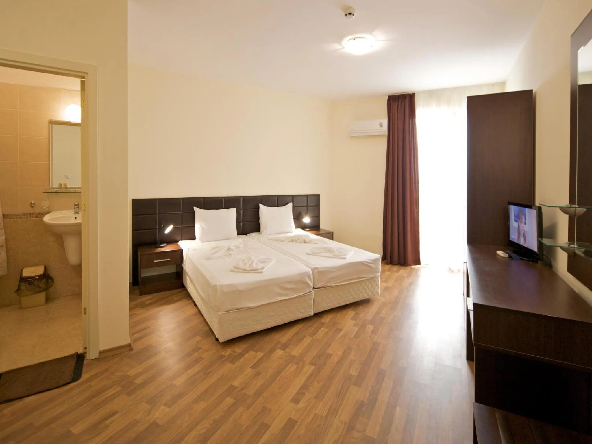 Bed in Hotel Golden Ina - All Inclusive - Beachfront