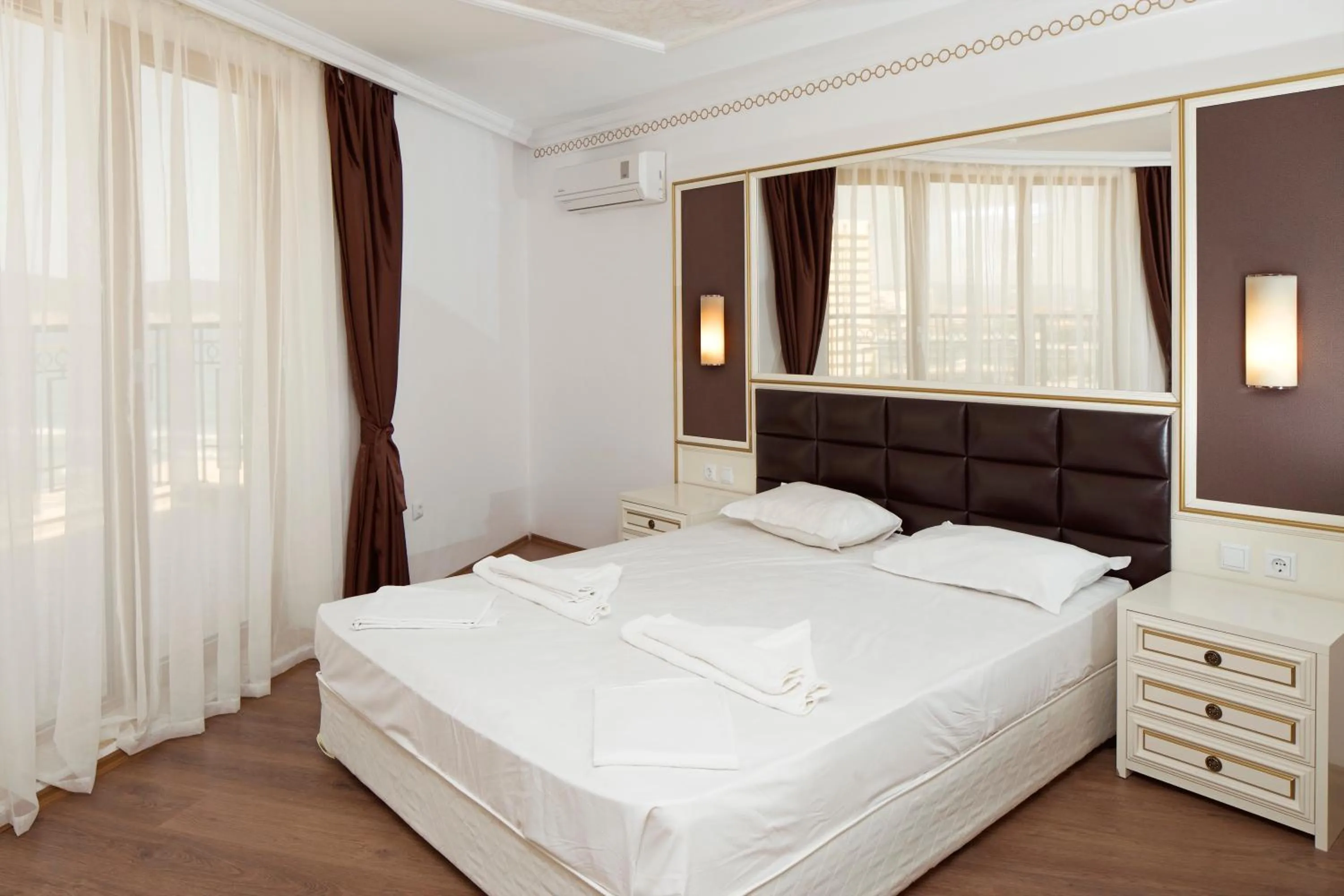 Bed in Hotel Golden Ina - All Inclusive - Beachfront