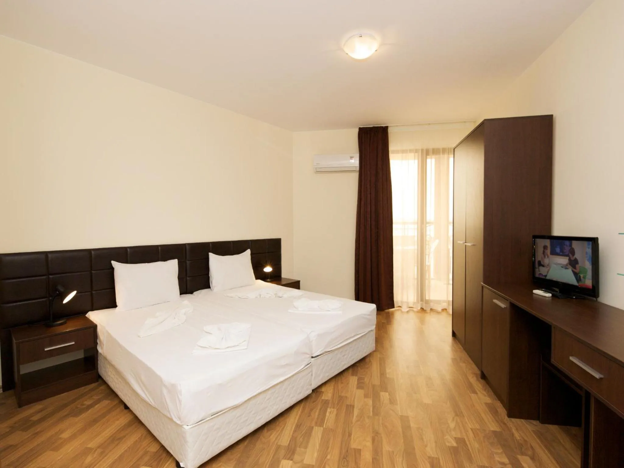 Bed in Hotel Golden Ina - All Inclusive - Beachfront