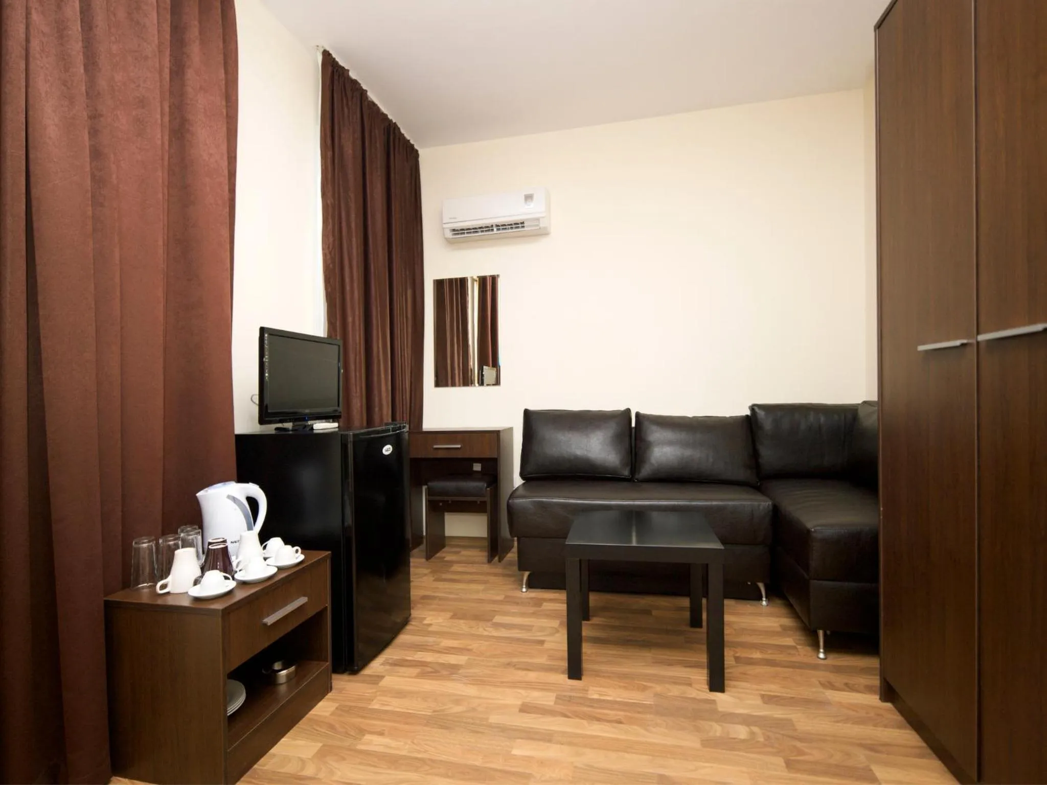 Communal lounge/ TV room in Hotel Golden Ina - All Inclusive - Beachfront