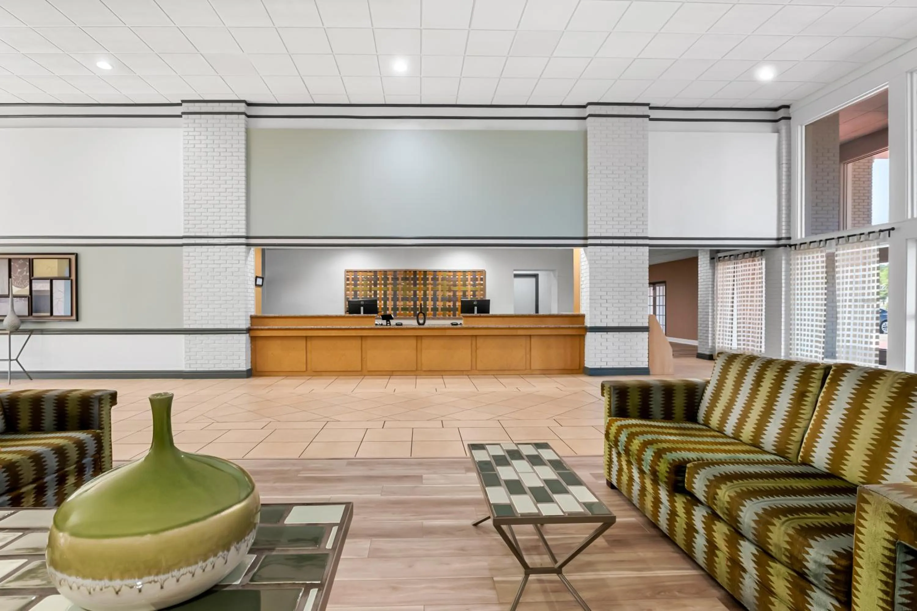 Lobby or reception in Suburban Studios Slidell I-10