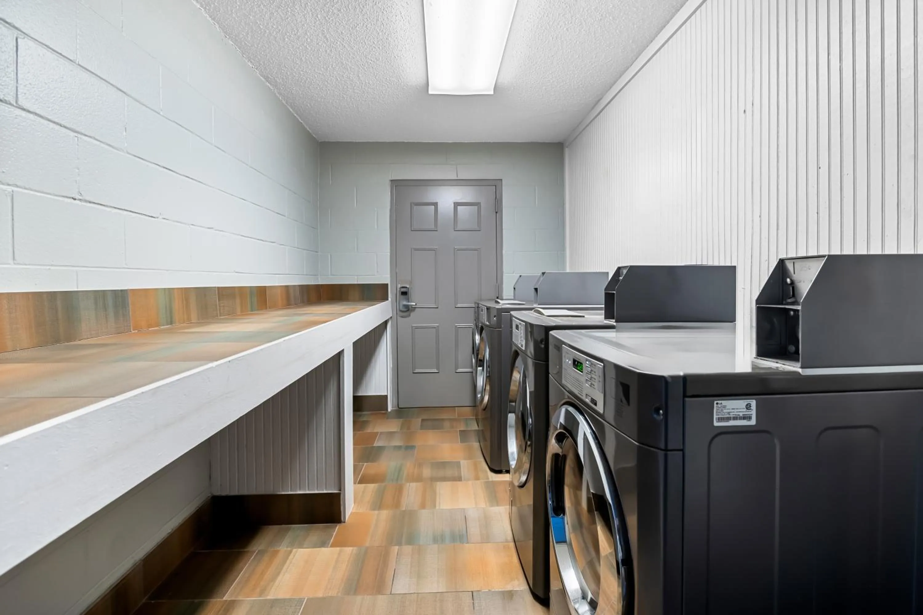 laundry in Suburban Studios Slidell I-10