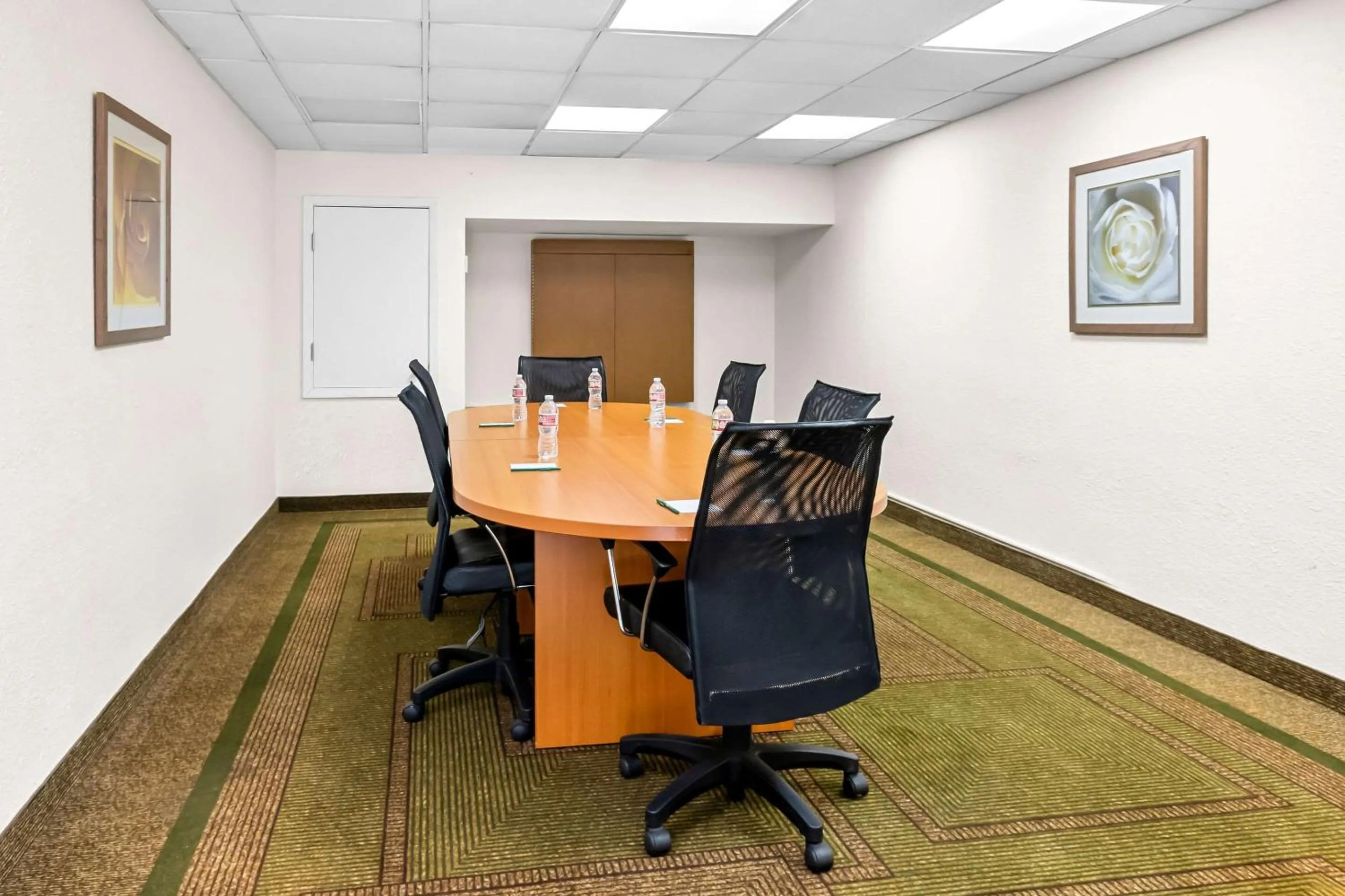 Meeting/conference room in Suburban Studios Slidell I-10