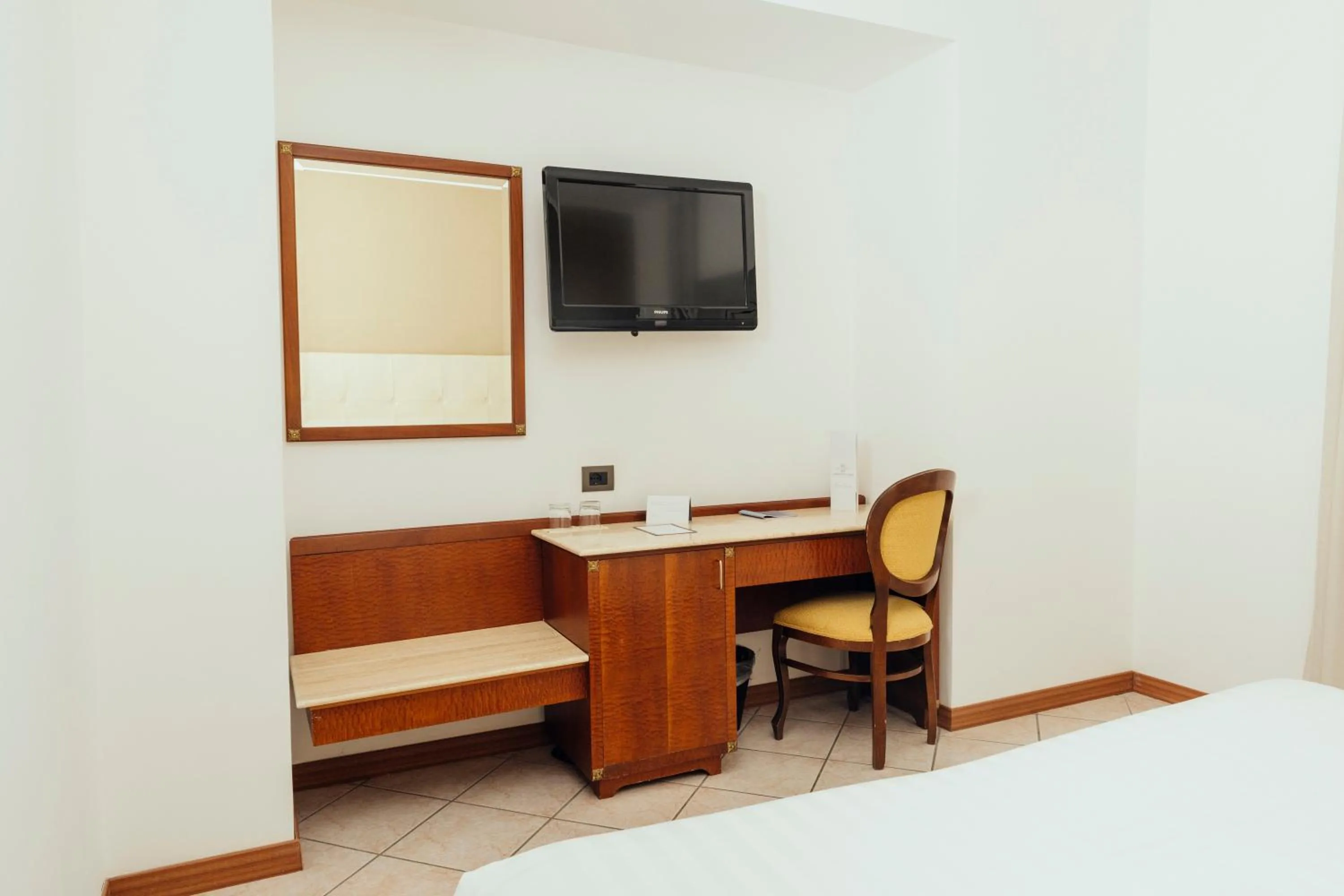 TV and multimedia, Bed in Grand Hotel Telese