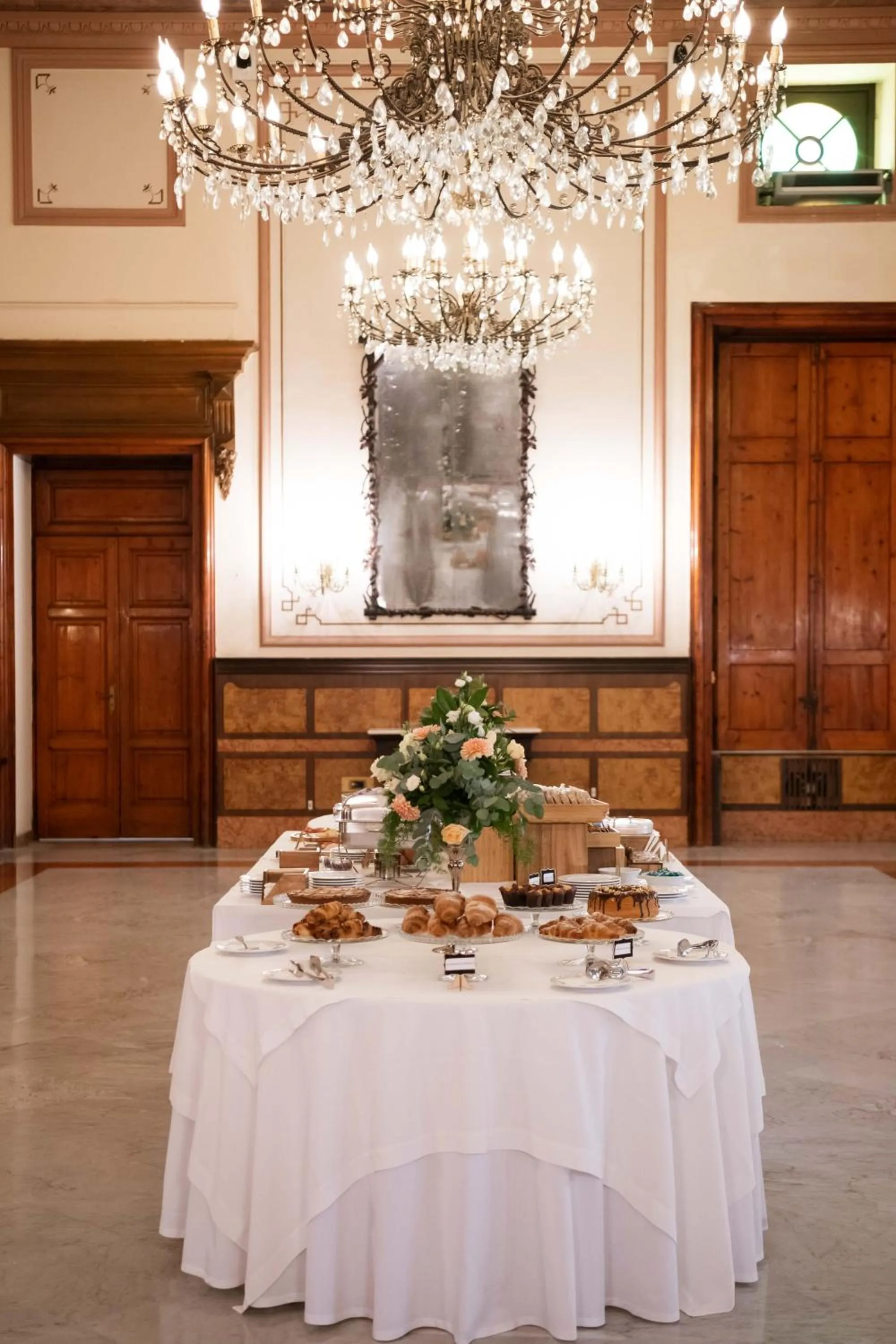 Restaurant/places to eat in Grand Hotel Telese