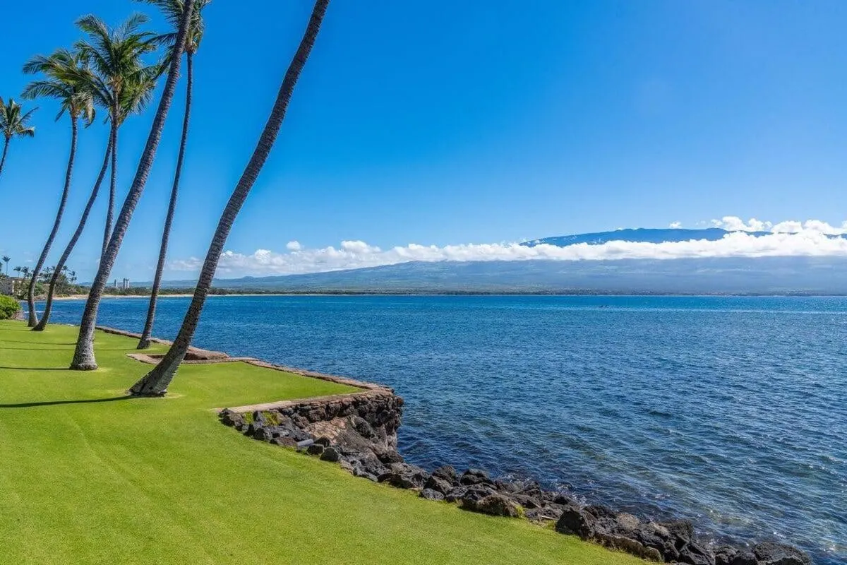 Lauloa 105 · LOA 105 2BD OceanFront Getaway w AC Pool